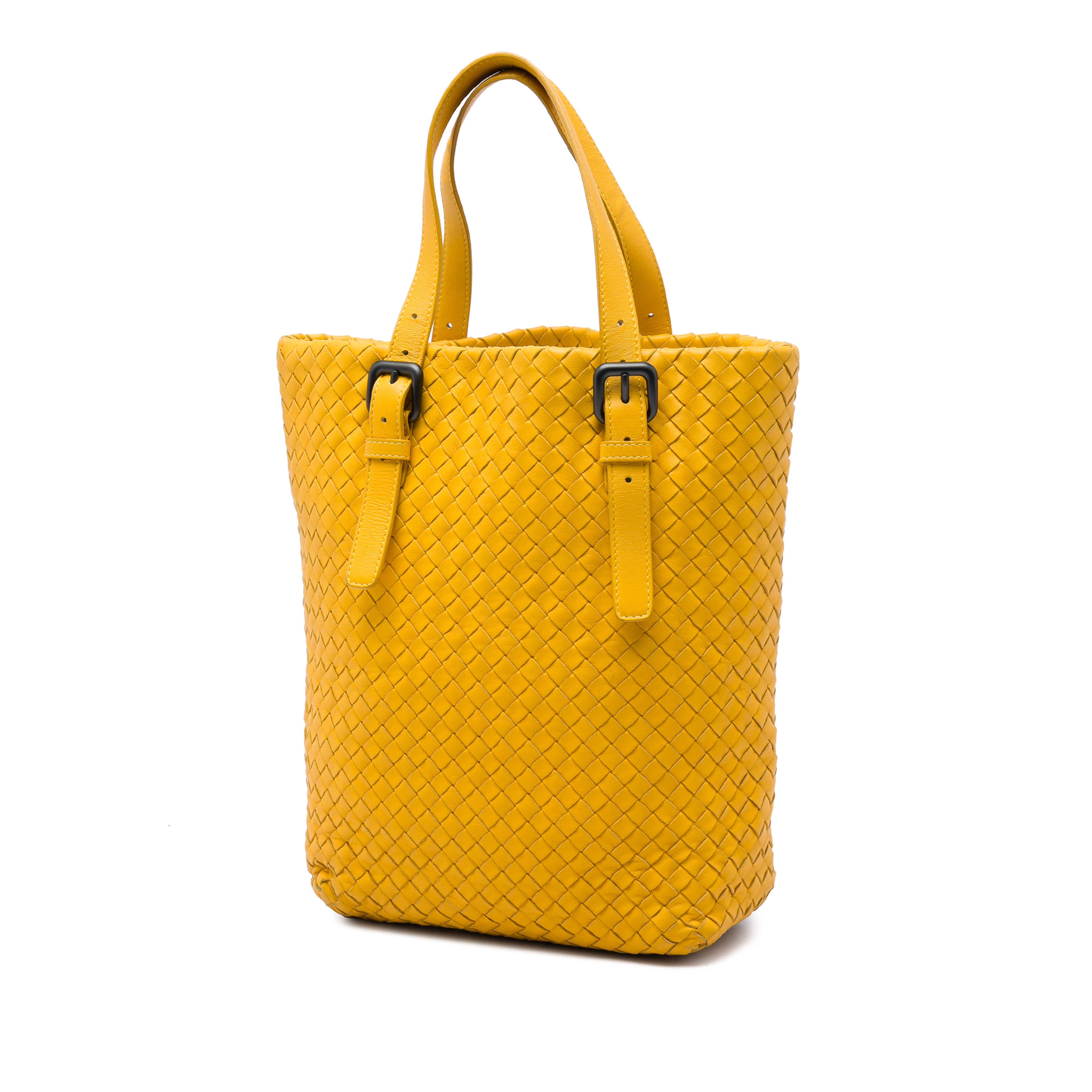 Bottega Veneta Nappa Intrecciato Tote, från Luxclusif, i färgen gul. Klicka för att öppna bilden i stort format