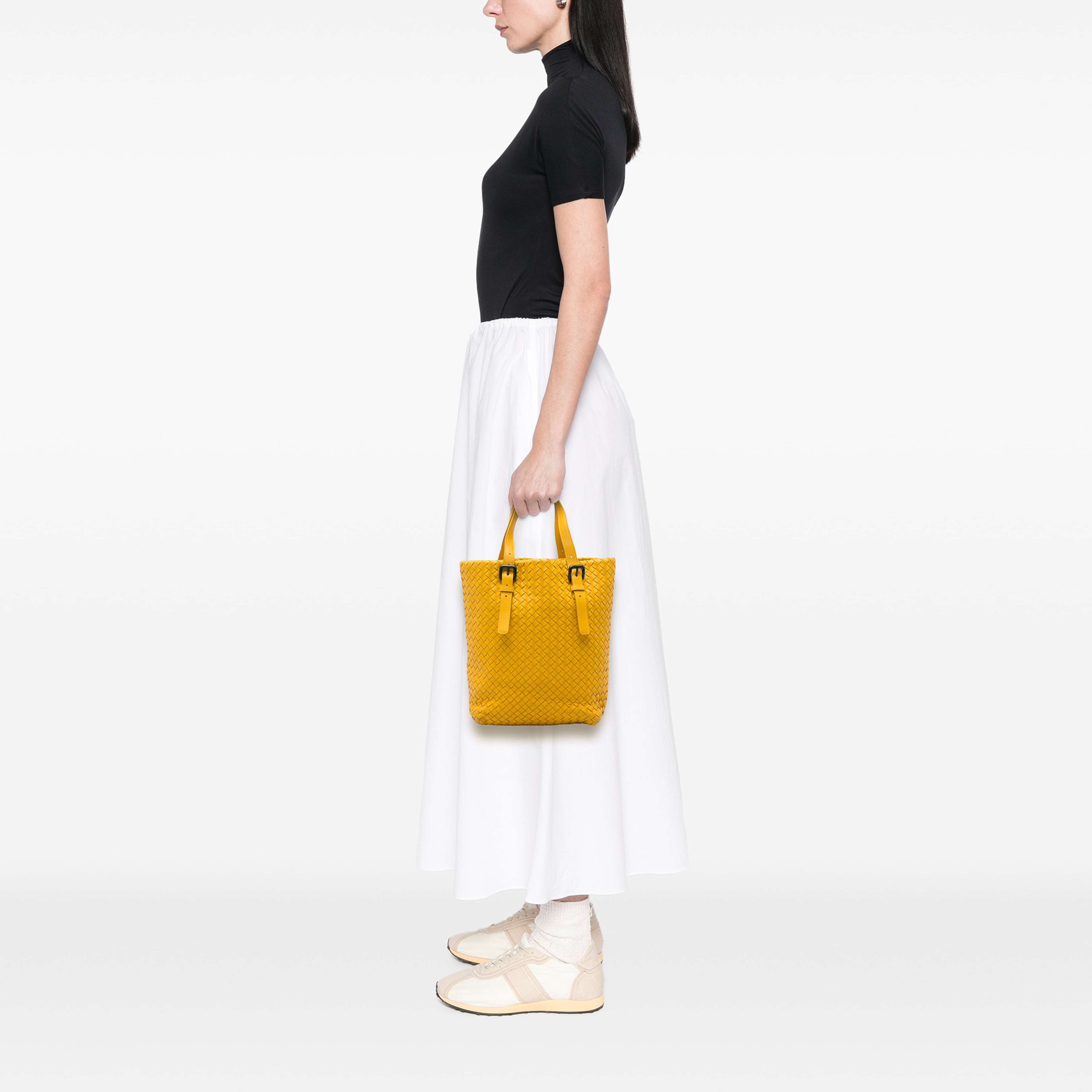 Bottega Veneta Nappa Intrecciato Tote, från Luxclusif, i färgen gul. Klicka för att öppna bilden i stort format