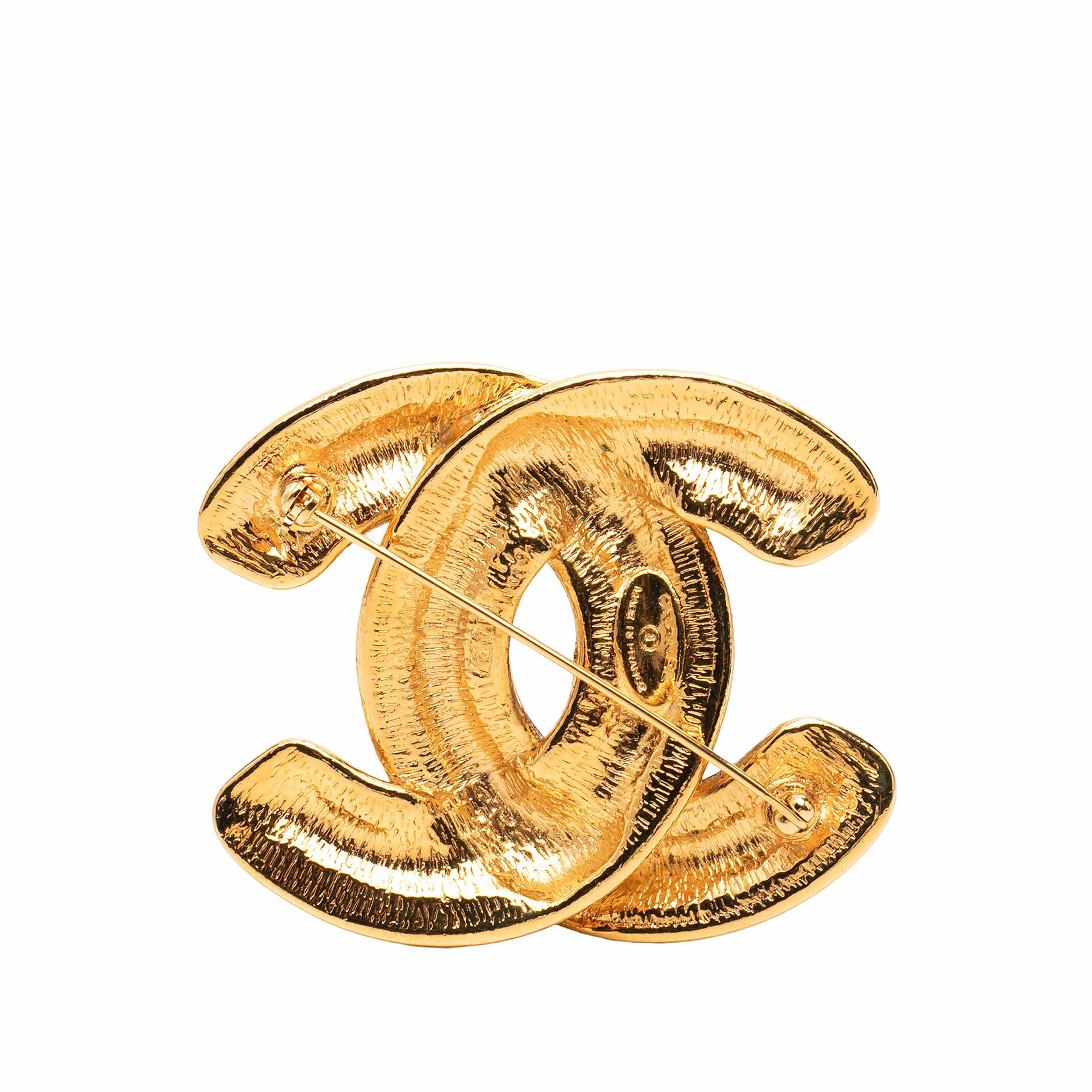 Chanel Cc Gold Plated Quilted Brooch, från Luxclusif, i färgen guld. Klicka för att öppna bilden i stort format