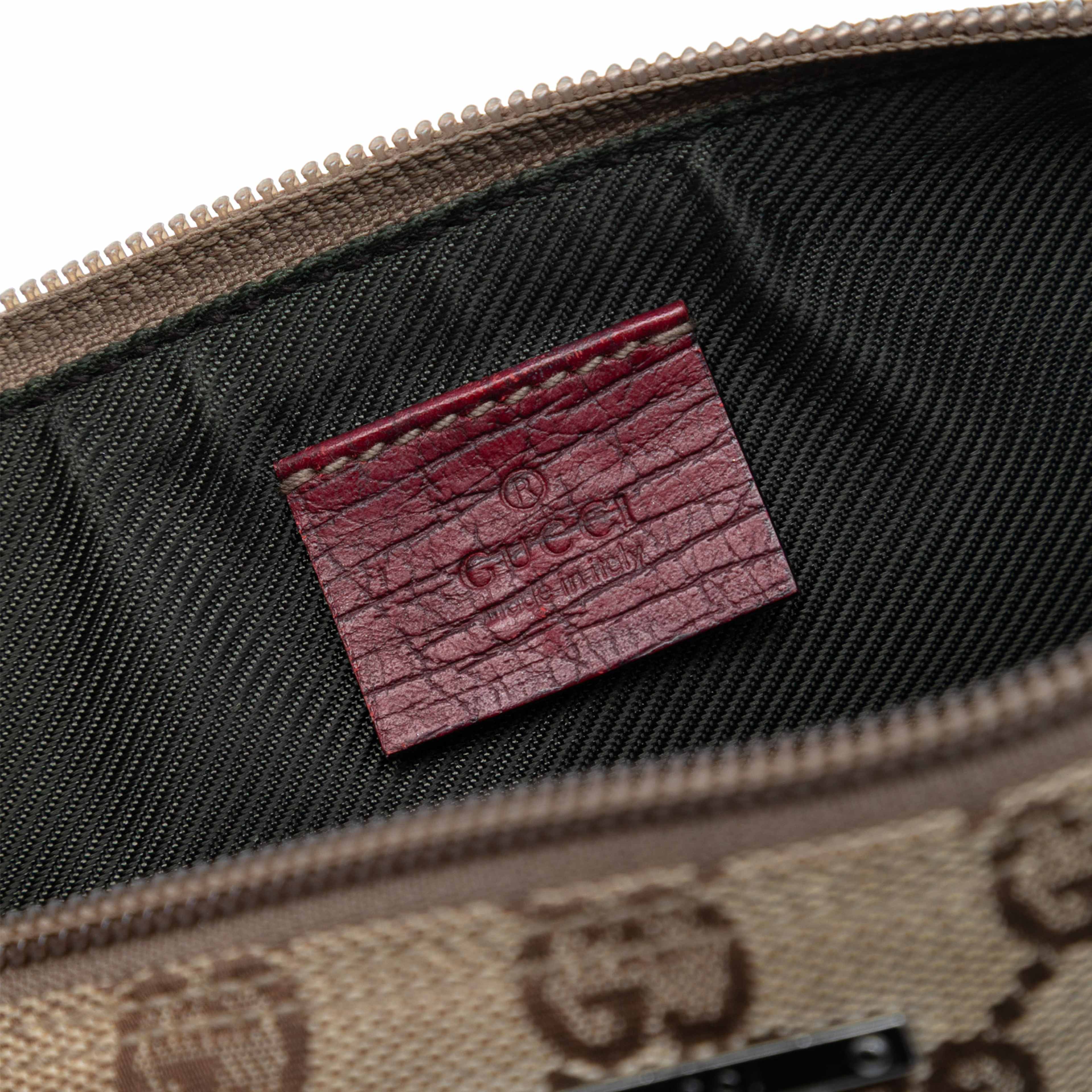 Gucci Gg Canvas Boat, från Luxclusif, i färgen beige. Klicka för att öppna bilden i stort format