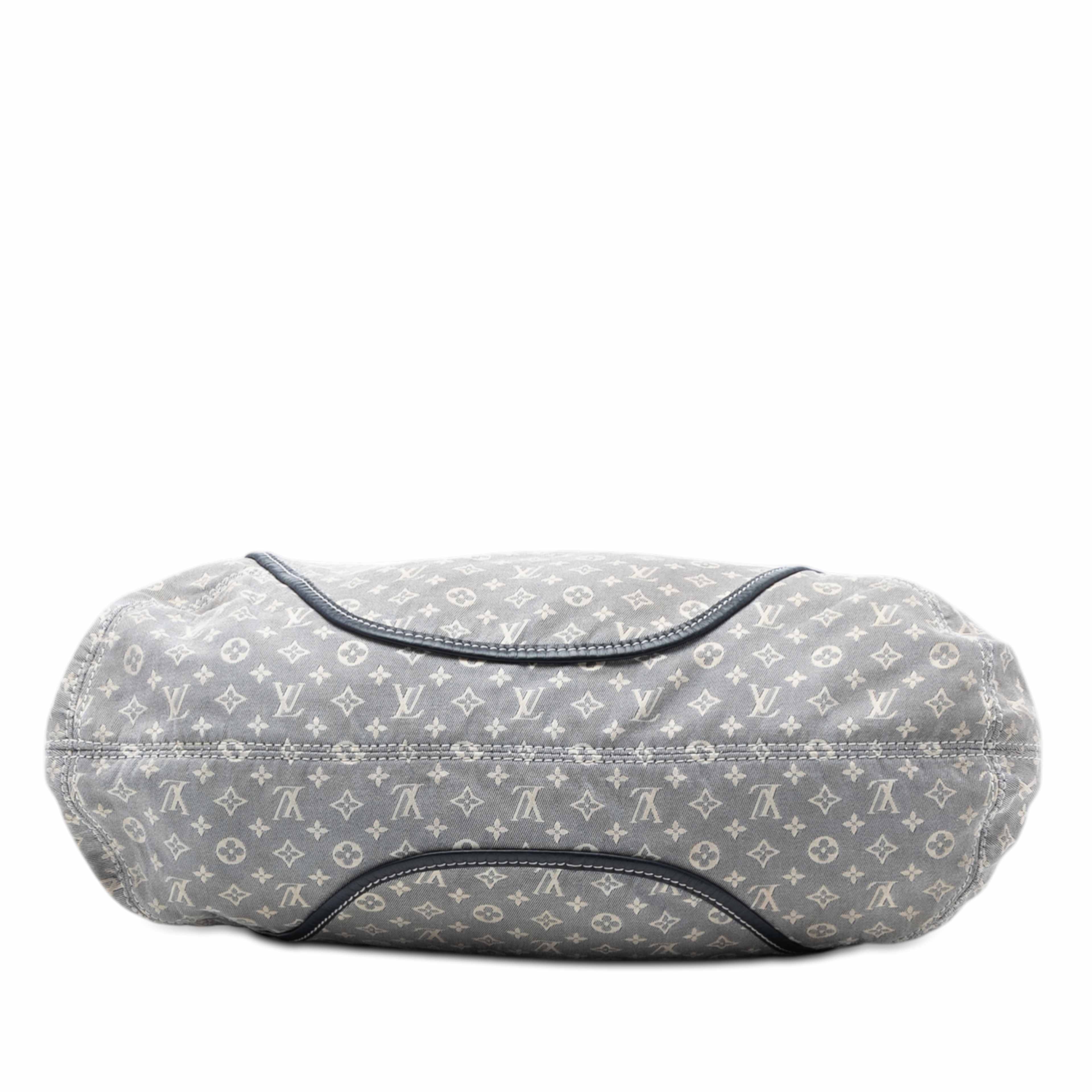 Louis Vuitton Monogram Idylle Elegie, från Luxclusif, i färgen gray. Klicka för att öppna bilden i stort format