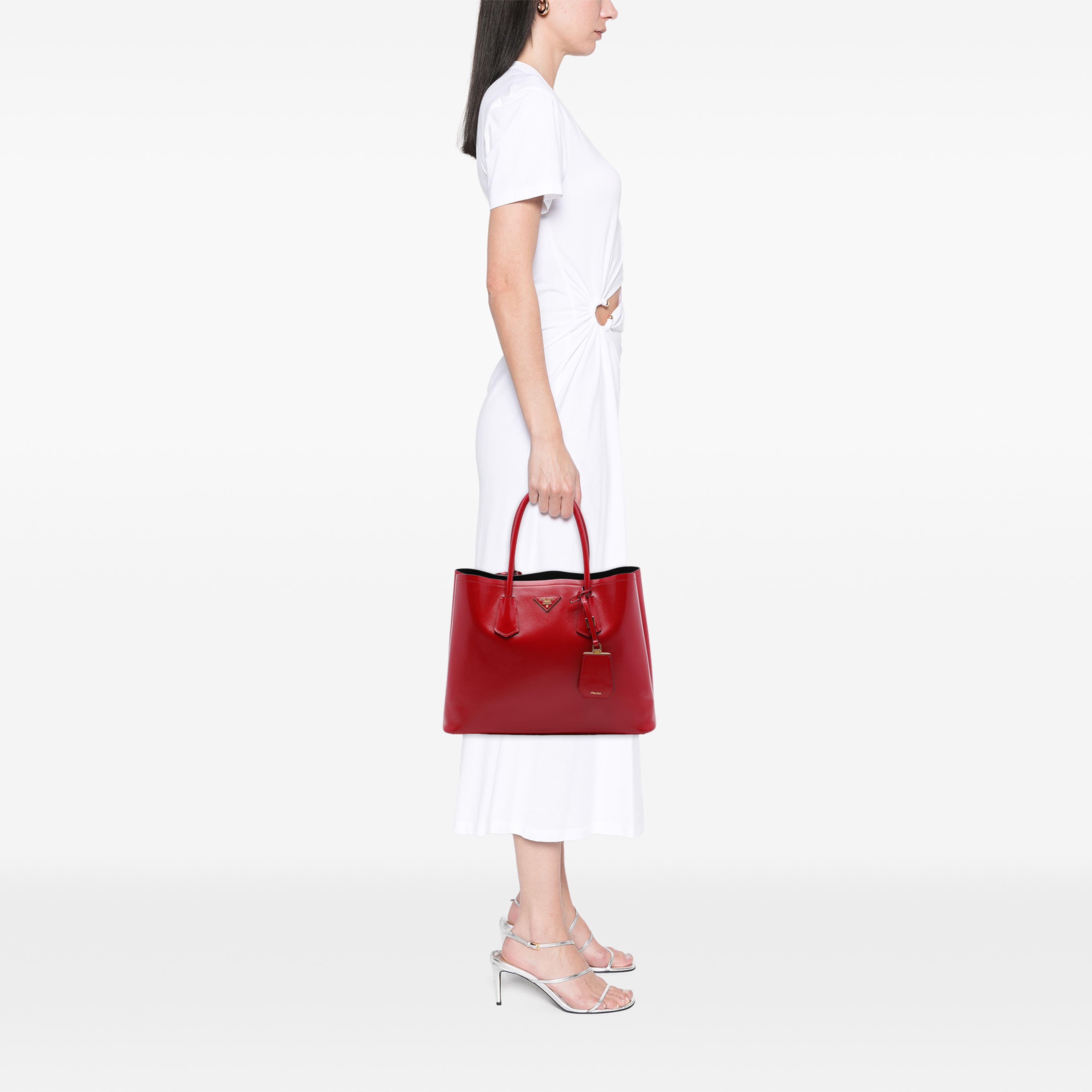 Prada Medium Saffiano Vernice Double Satchel, från Luxclusif, i färgen röd. Klicka för att öppna bilden i stort format