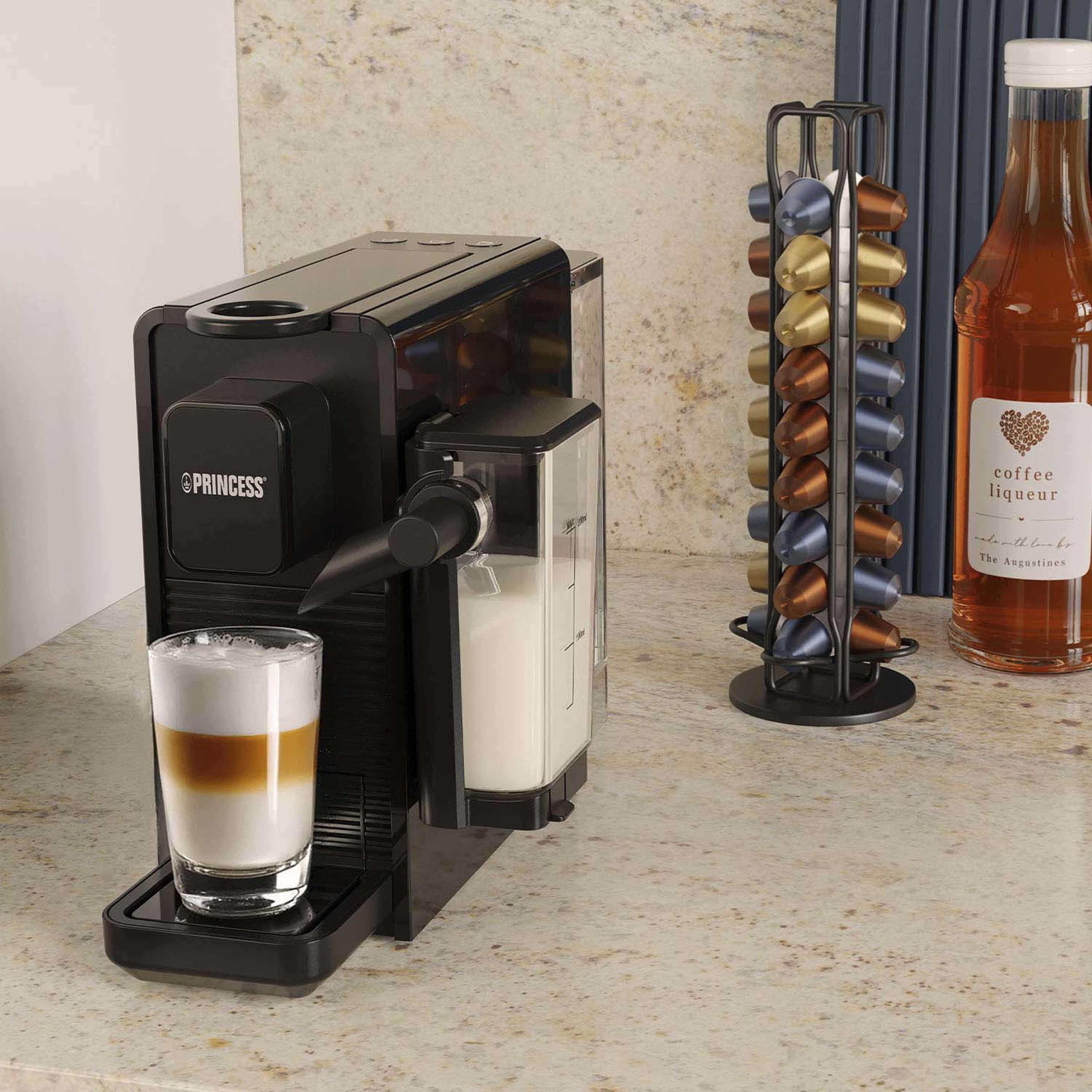 Kapselmaskin Latte Pro 20bar, från Princess, i färgen svart. Klicka för att öppna bilden i stort format