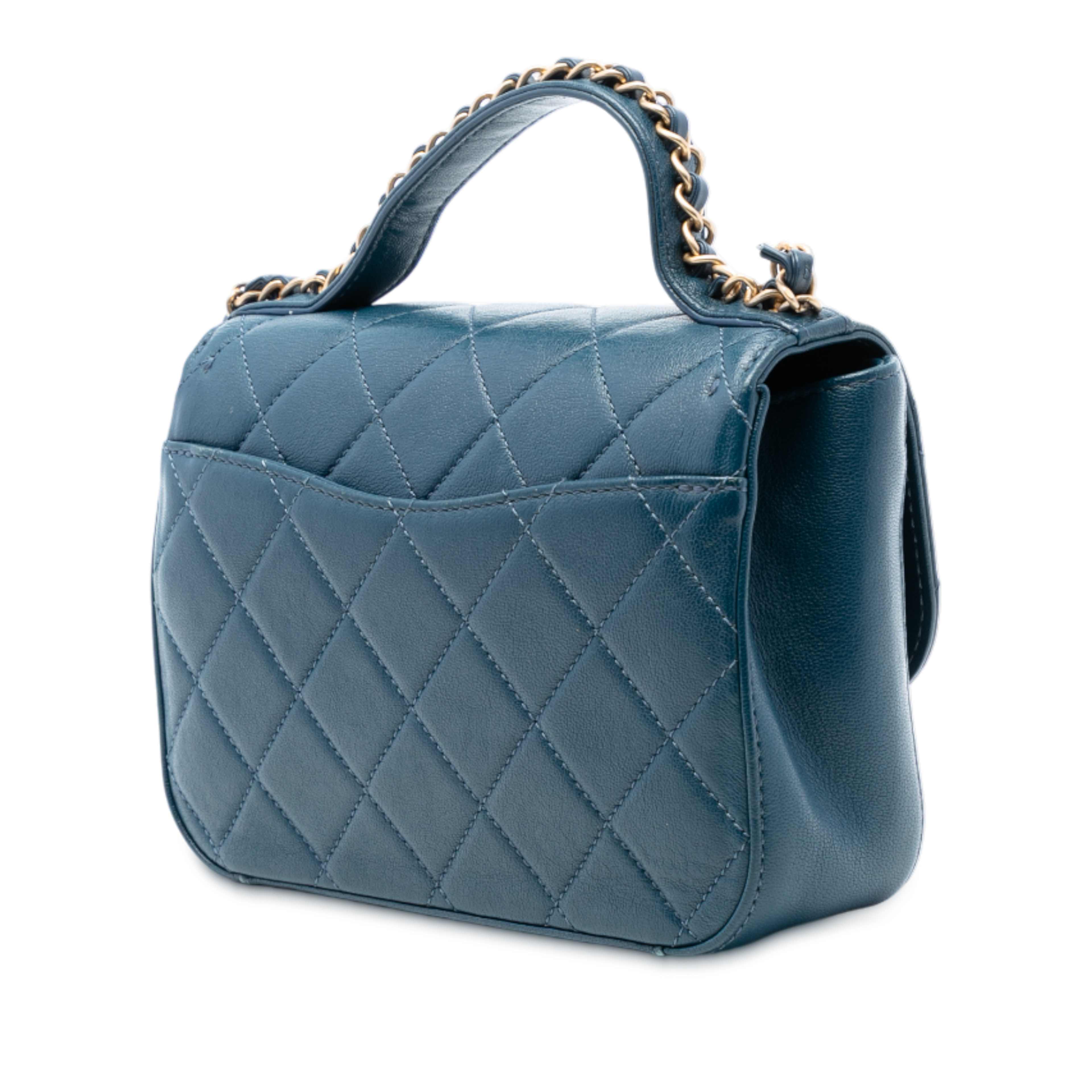 Chanel Small Quilted Calfskin Chain Infinity Top Handle Flap, från Luxclusif, i färgen peacock. Klicka för att öppna bilden i stort format