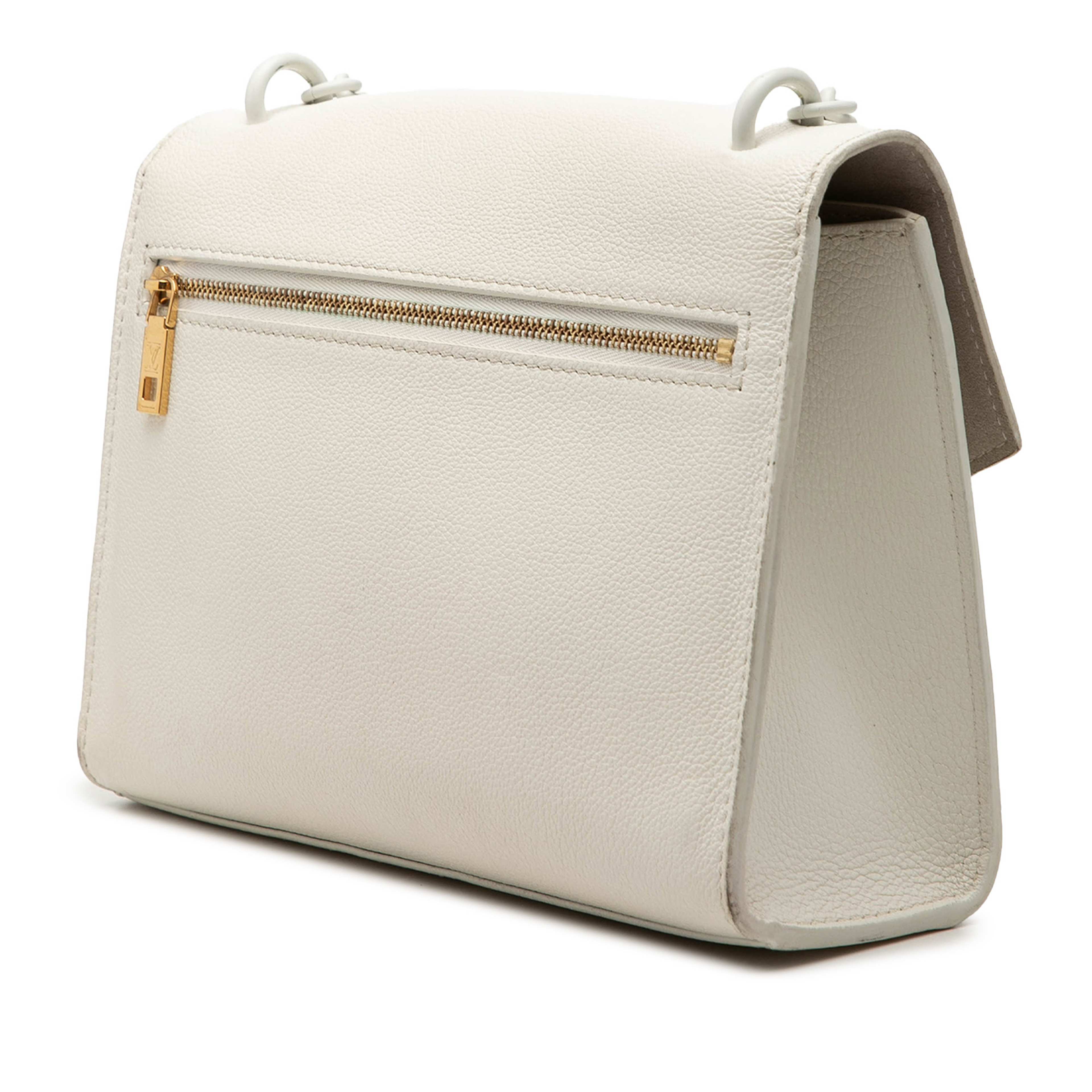 Louis Vuitton Soft Calfskin Mylockme Chain Bb, från Luxclusif, i färgen white. Klicka för att öppna bilden i stort format