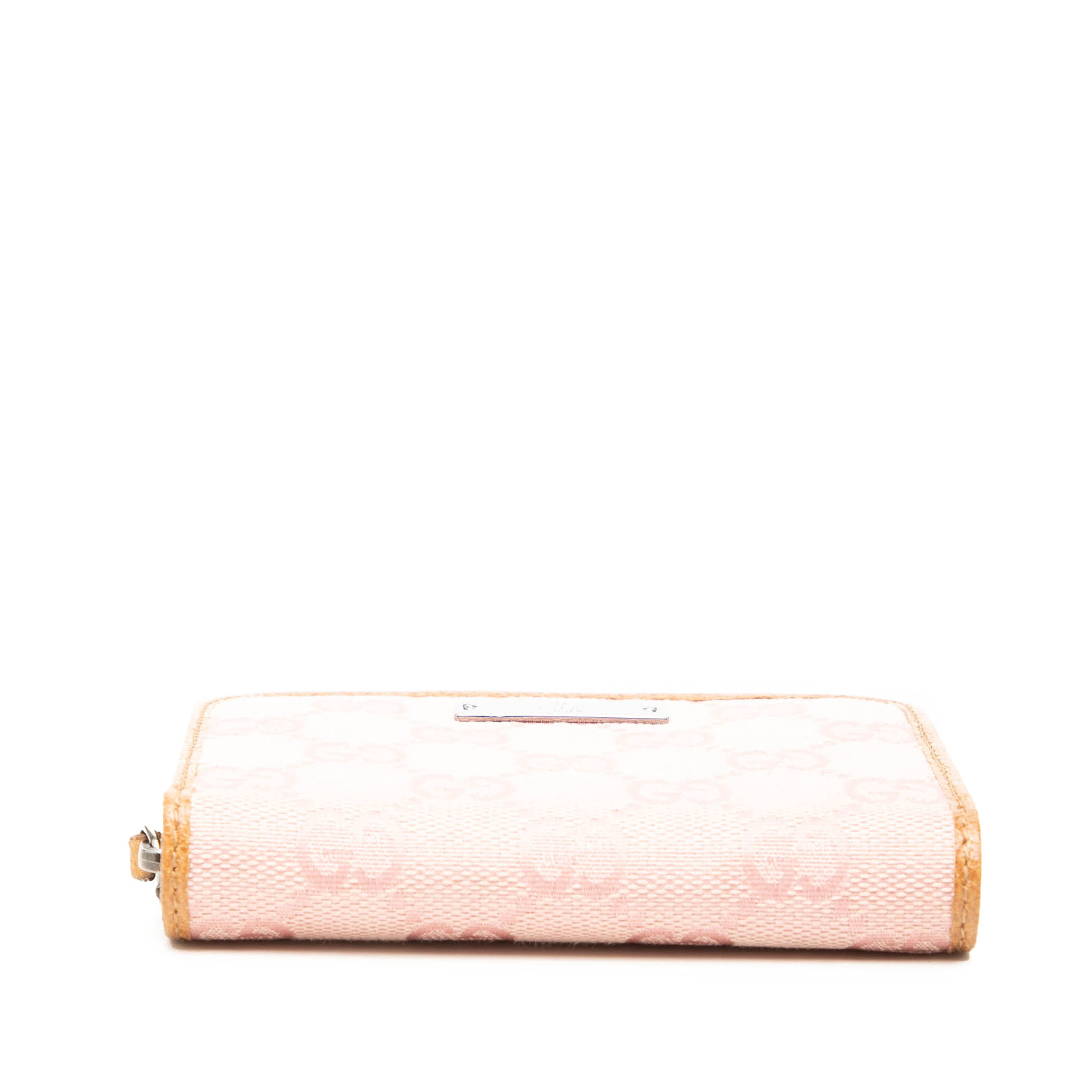 Gucci Gg Canvas Zip Coin Pouch, från Luxclusif, i färgen rosa. Klicka för att öppna bilden i stort format