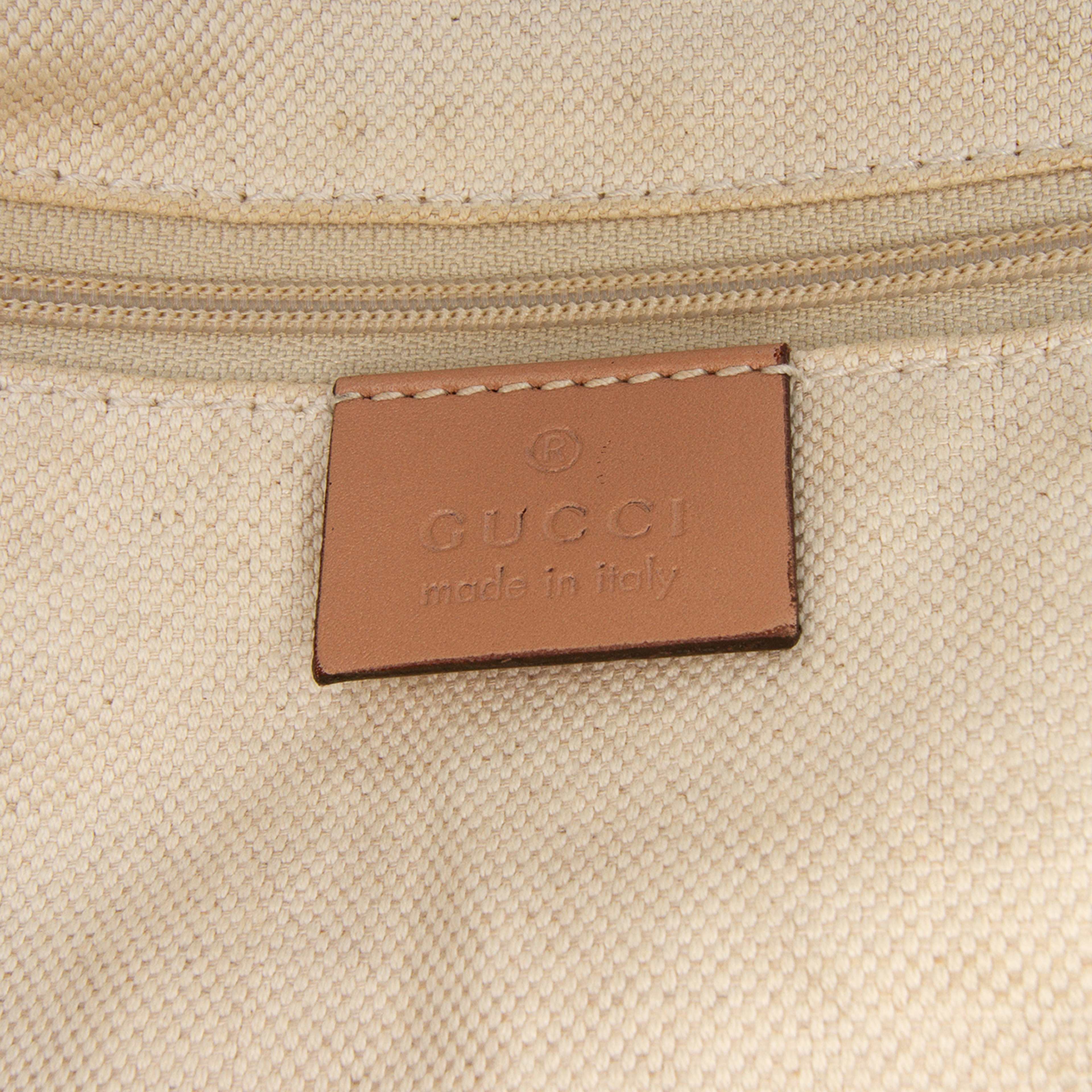 Gucci Diamante Canvas Sukey Satchel, från Luxclusif, i färgen beige. Klicka för att öppna bilden i stort format