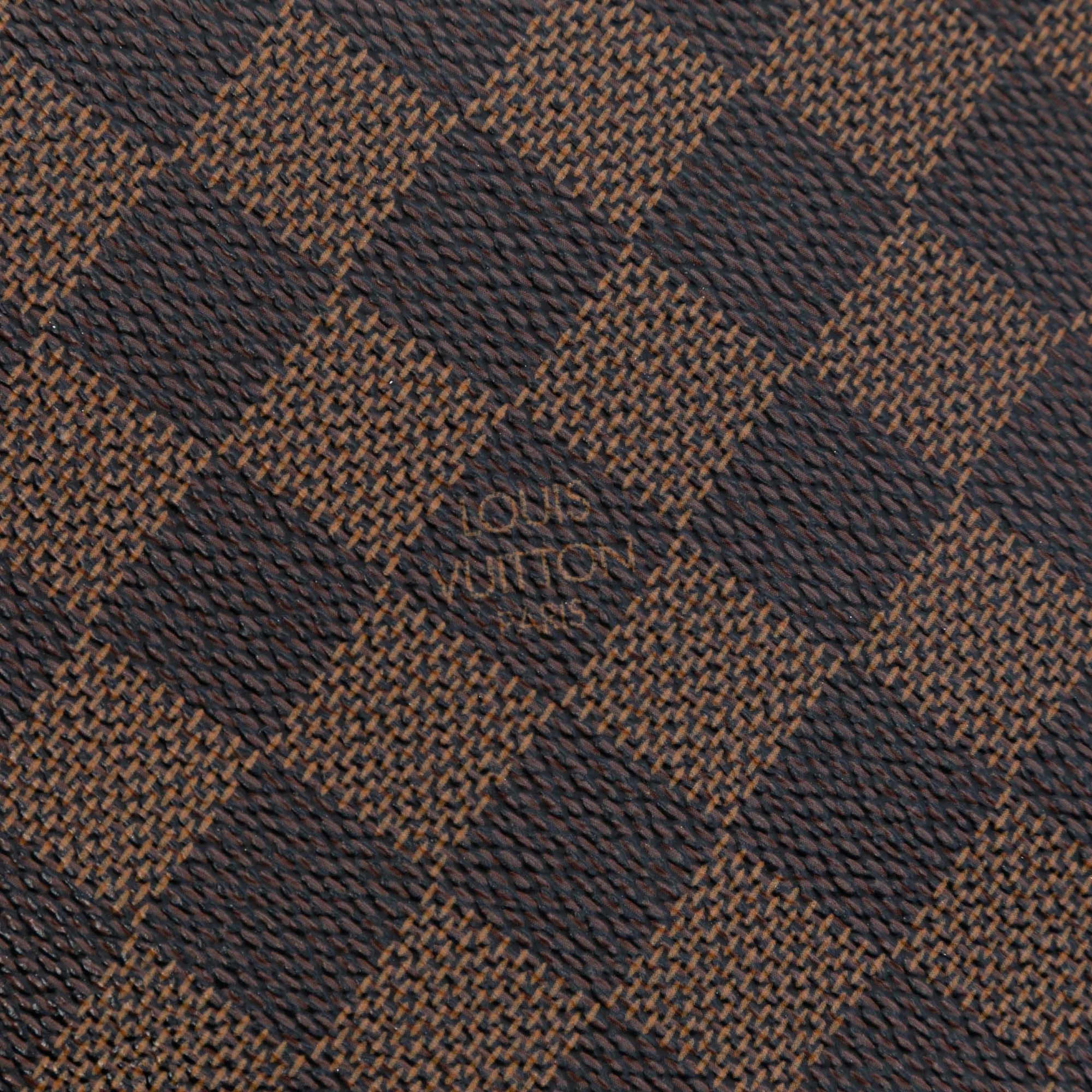 Louis Vuitton Damier Ebene Musette Salsa Pm, från Luxclusif, i färgen brun. Klicka för att öppna bilden i stort format