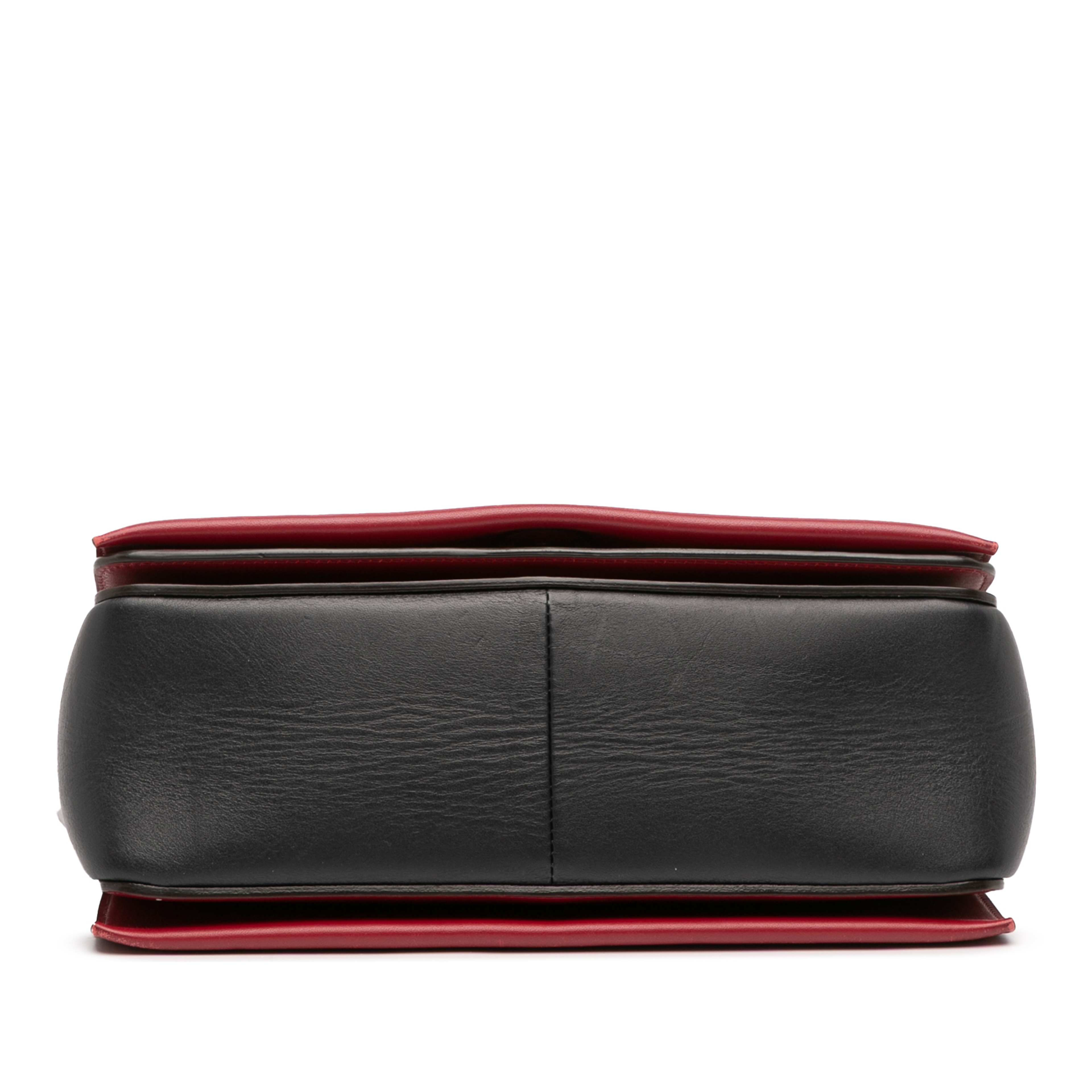 Celine Medium Shiny Smooth Calfskin Frame Shoulder Bag, från Luxclusif, i färgen red. Klicka för att öppna bilden i stort format