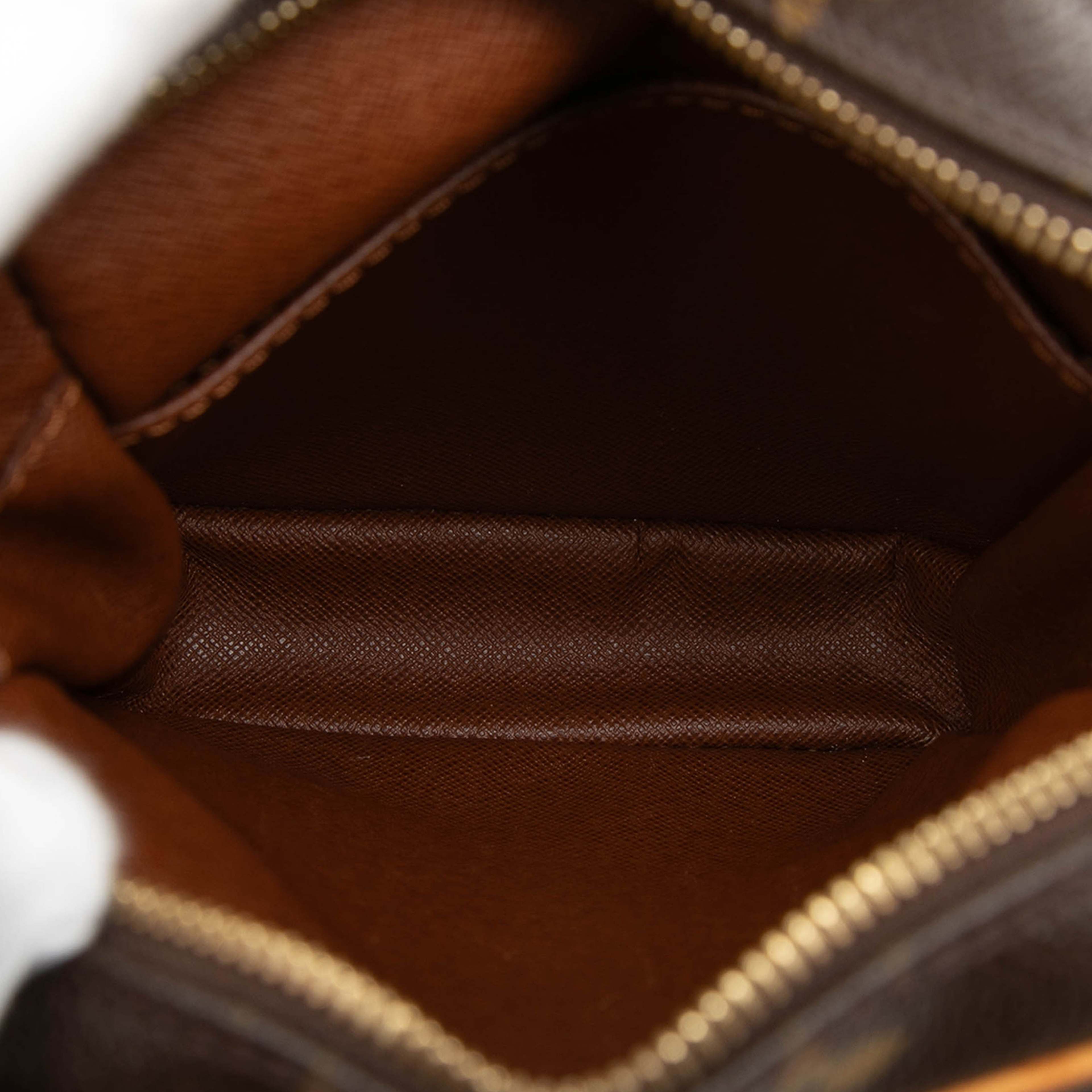 Louis Vuitton Monogram Danube, från Luxclusif, i färgen brown. Klicka för att öppna bilden i stort format