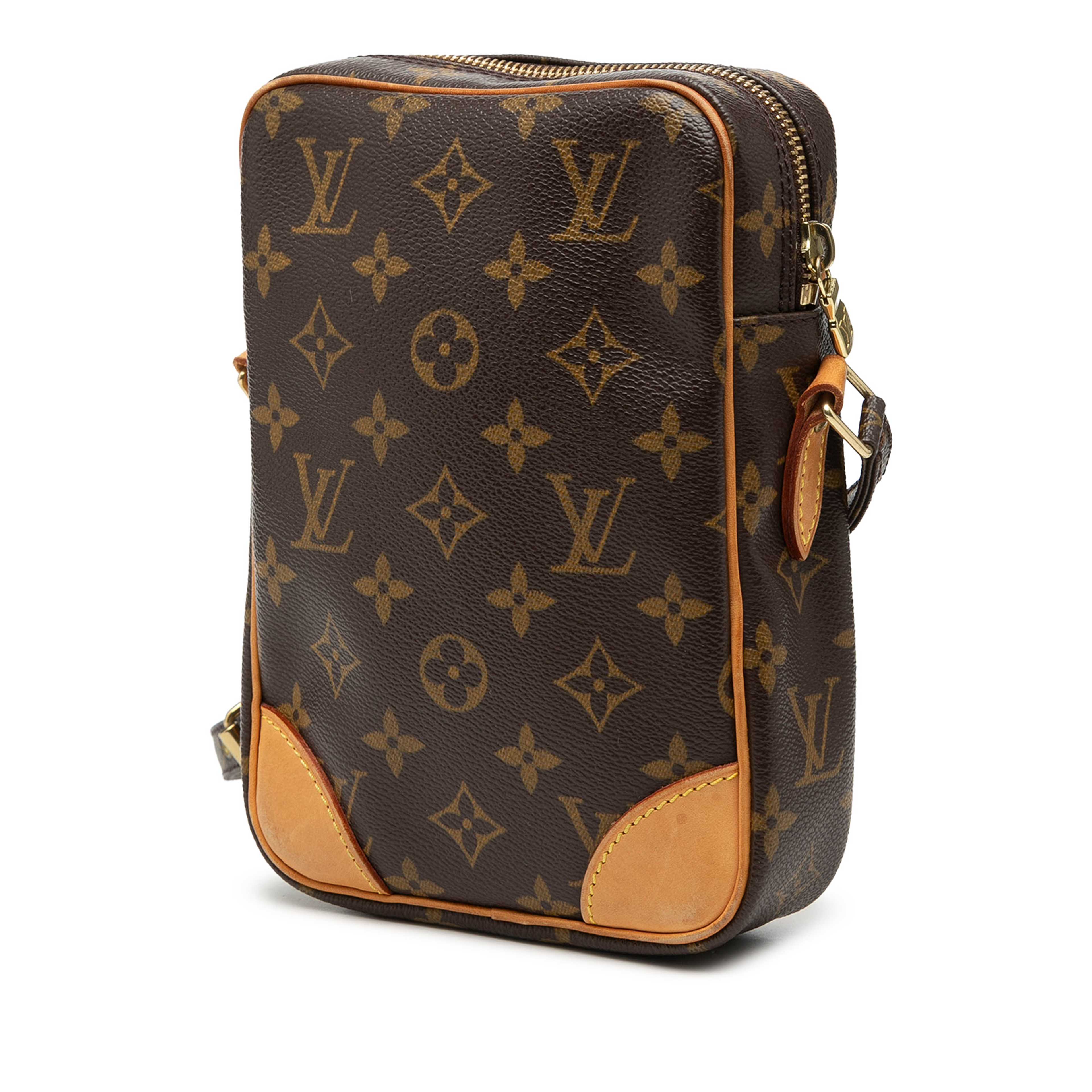 Louis Vuitton Monogram Danube, från Luxclusif, i färgen brown. Klicka för att öppna bilden i stort format