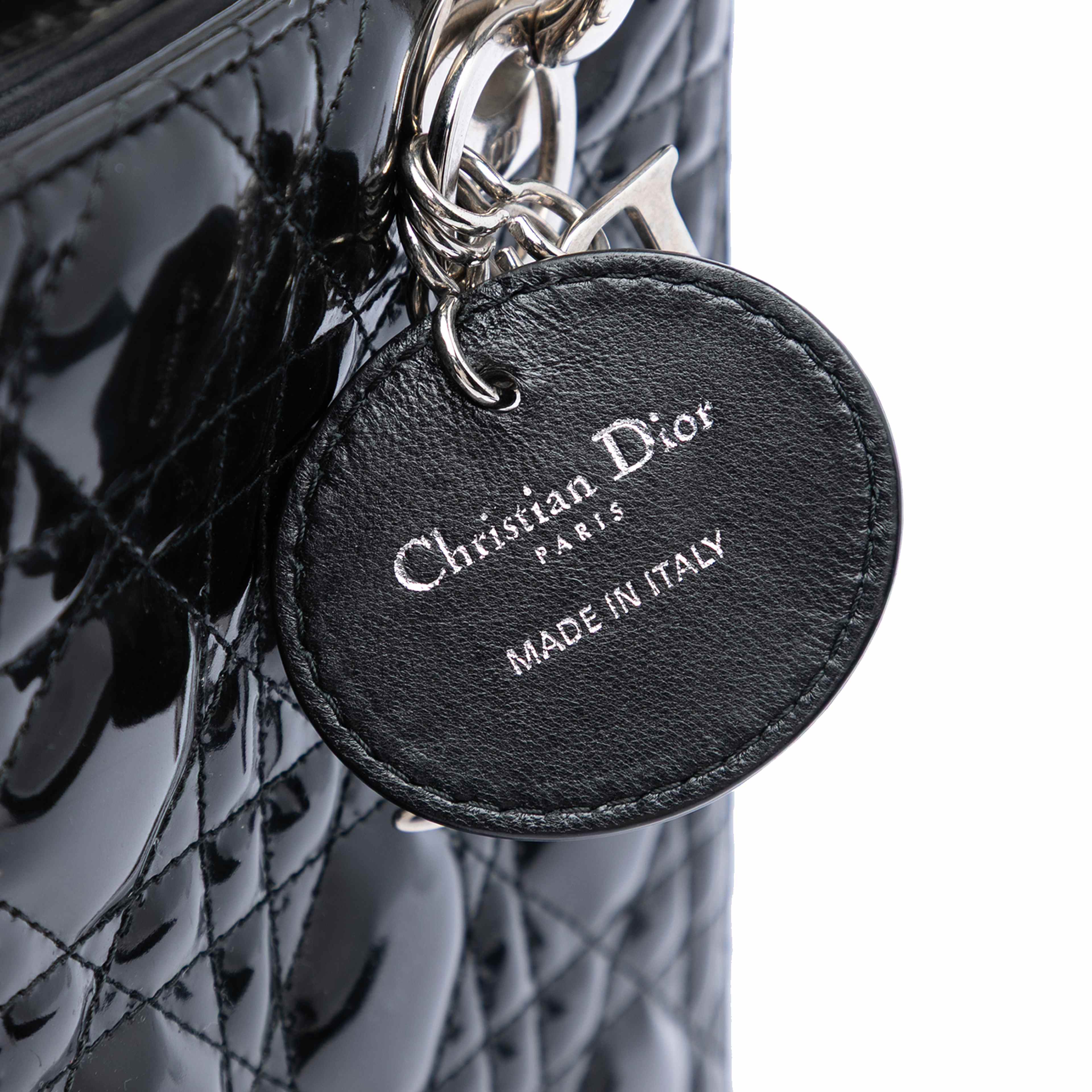 Dior Medium Patent Cannage Lady Dior, från Luxclusif, i färgen black. Klicka för att öppna bilden i stort format