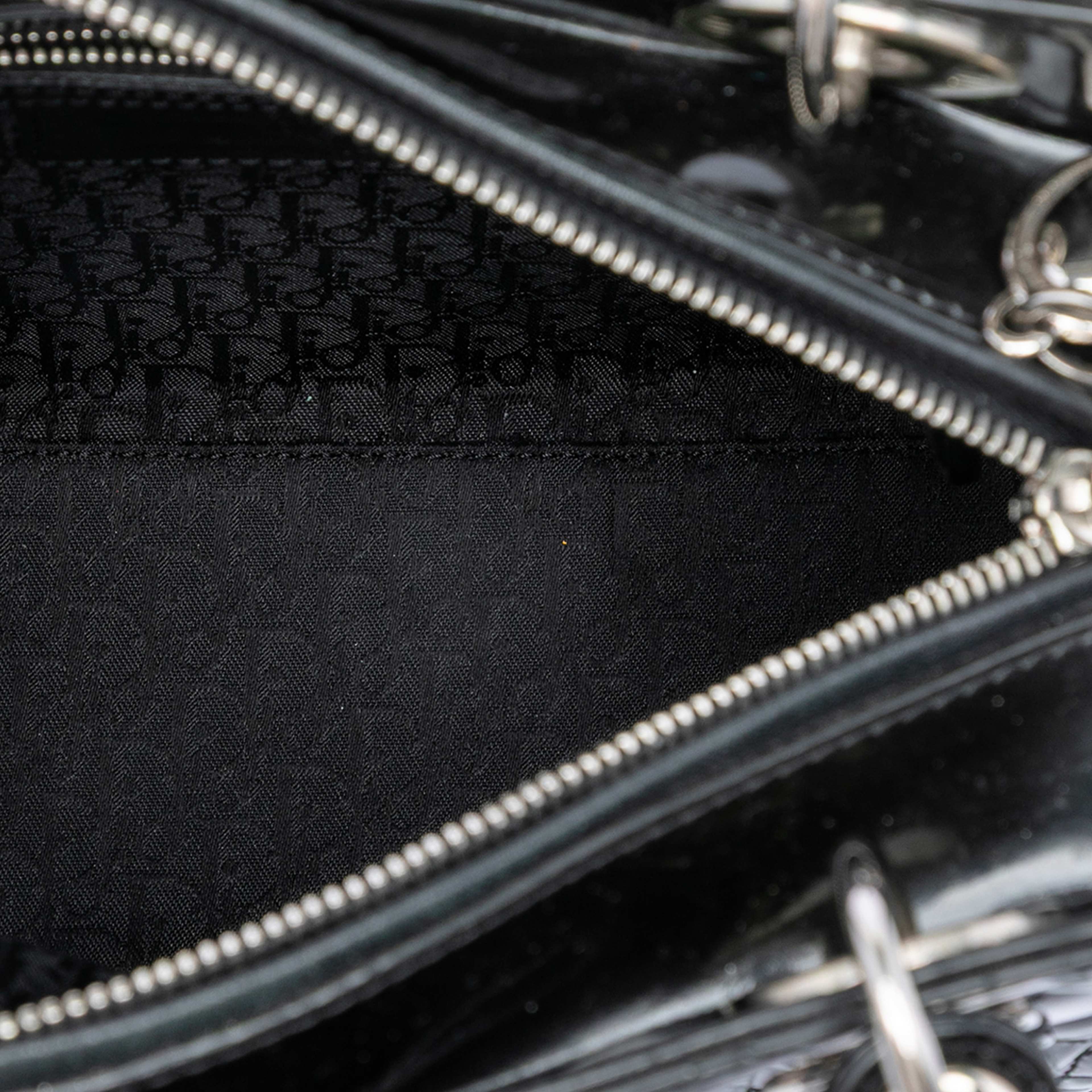 Dior Medium Patent Cannage Lady Dior, från Luxclusif, i färgen black. Klicka för att öppna bilden i stort format