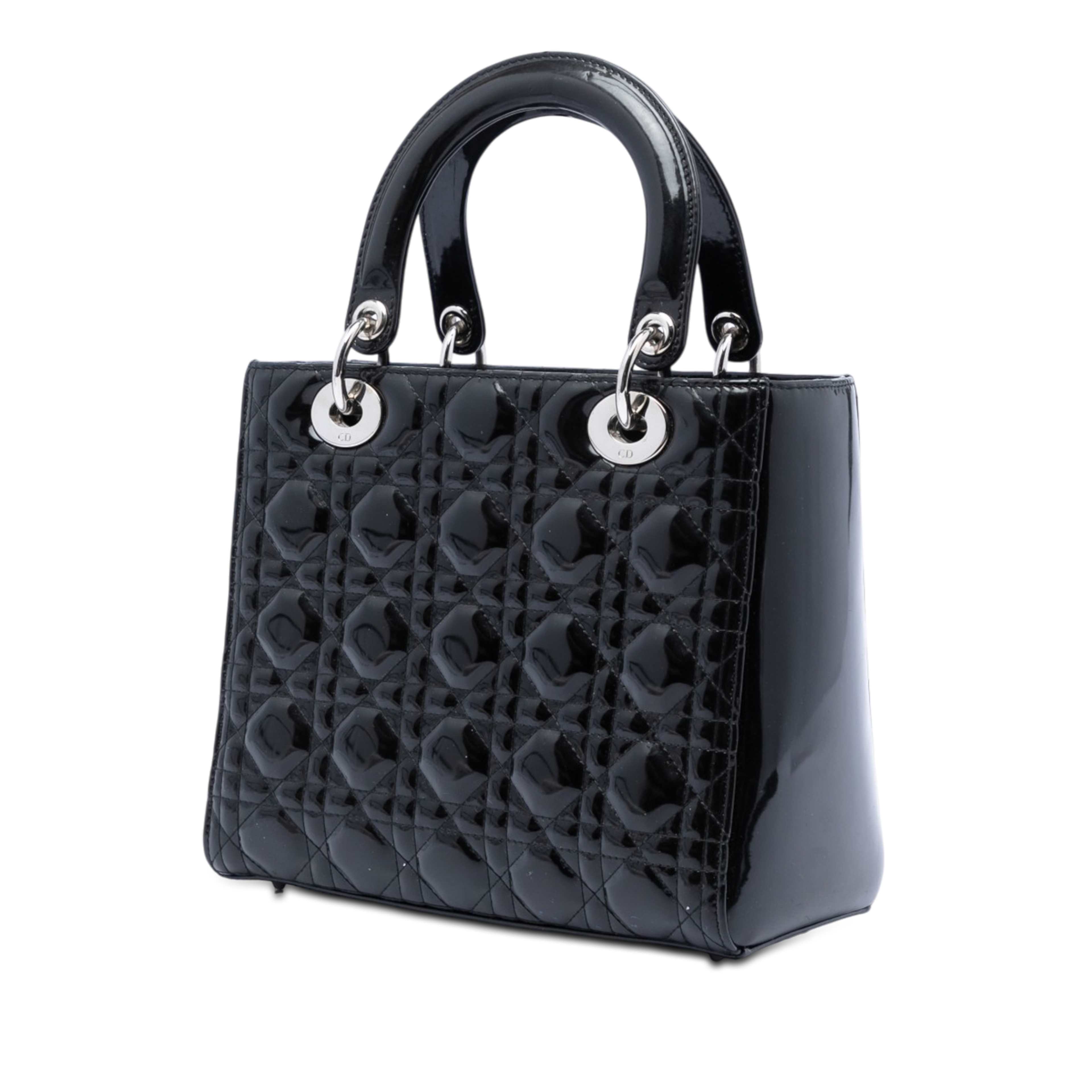 Dior Medium Patent Cannage Lady Dior, från Luxclusif, i färgen svart. Klicka för att öppna bilden i stort format