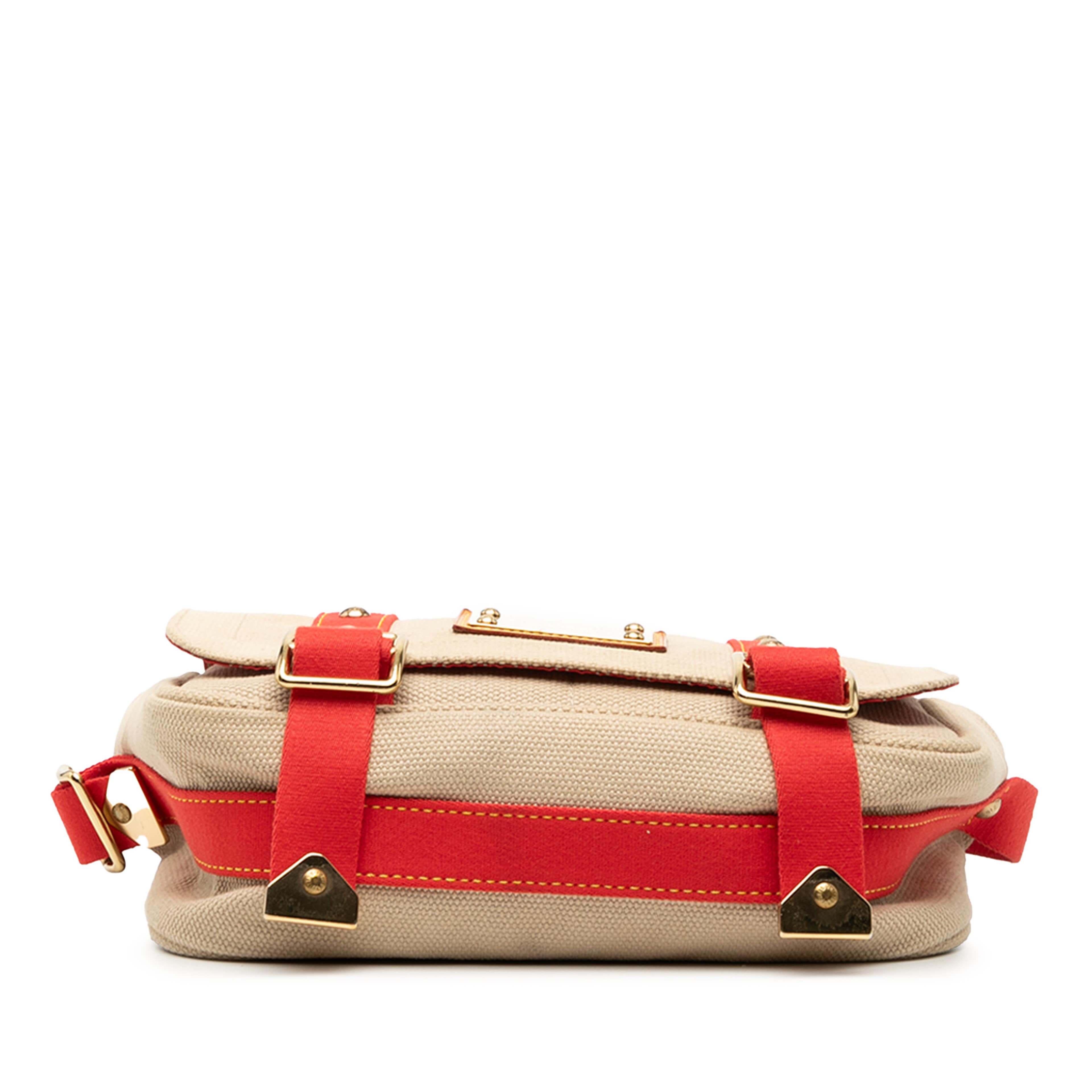 Louis Vuitton Antigua Besace Pm, från Luxclusif, i färgen beige. Klicka för att öppna bilden i stort format