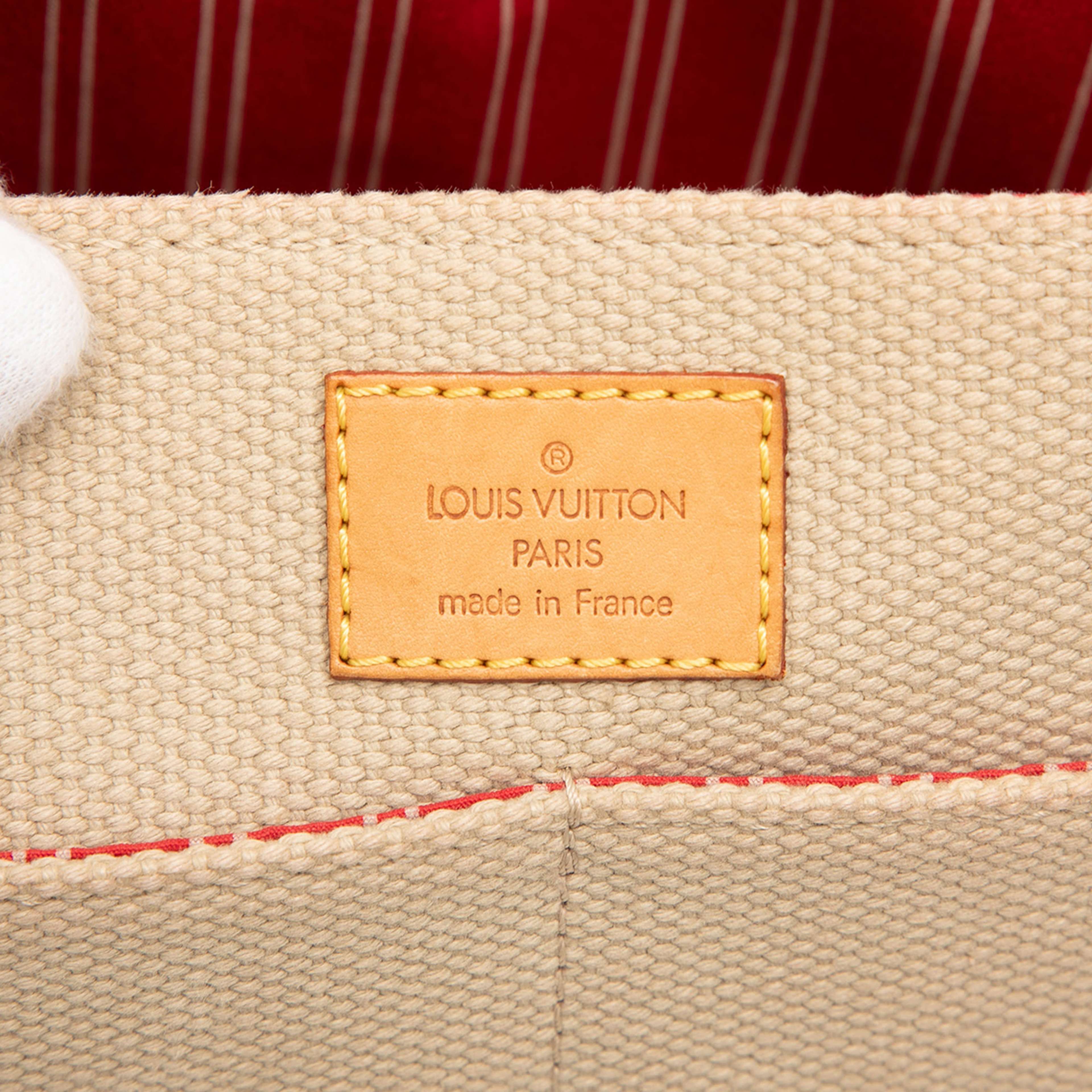 Louis Vuitton Antigua Besace Pm, från Luxclusif, i färgen beige. Klicka för att öppna bilden i stort format