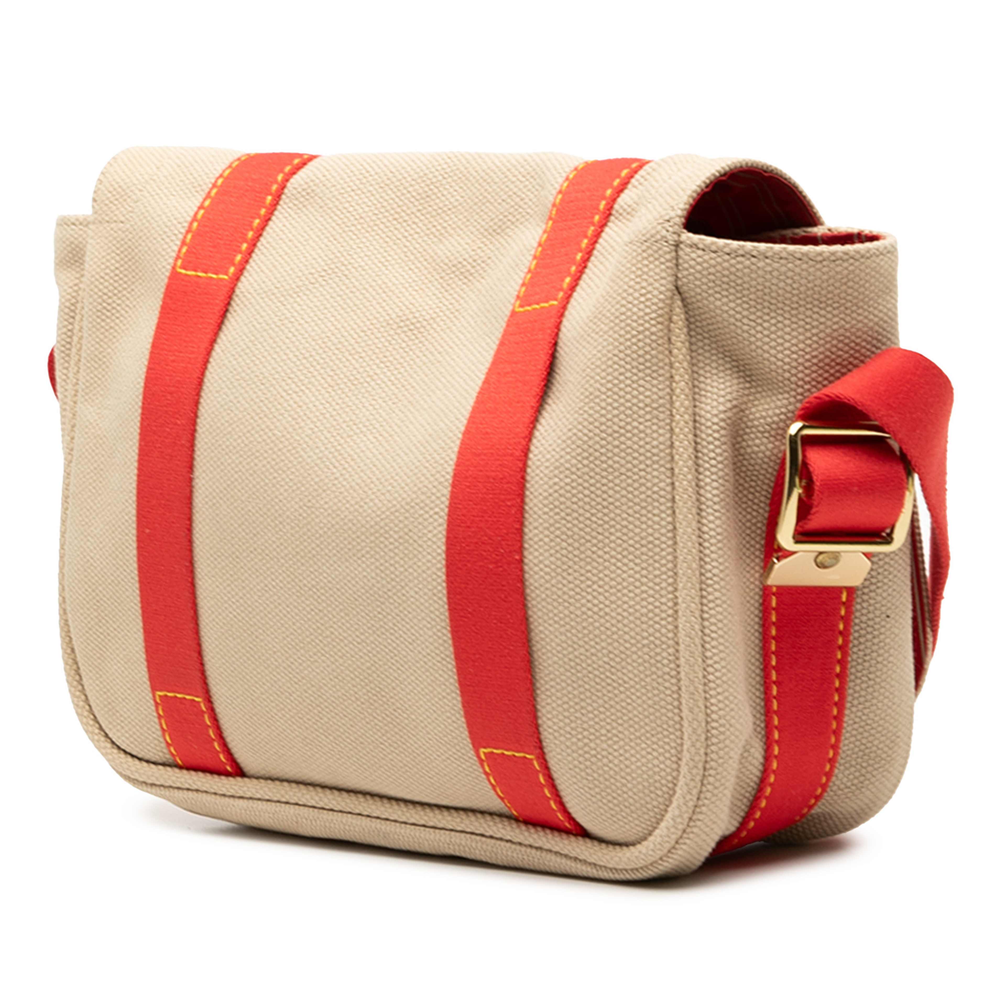 Louis Vuitton Antigua Besace Pm, från Luxclusif, i färgen beige. Klicka för att öppna bilden i stort format