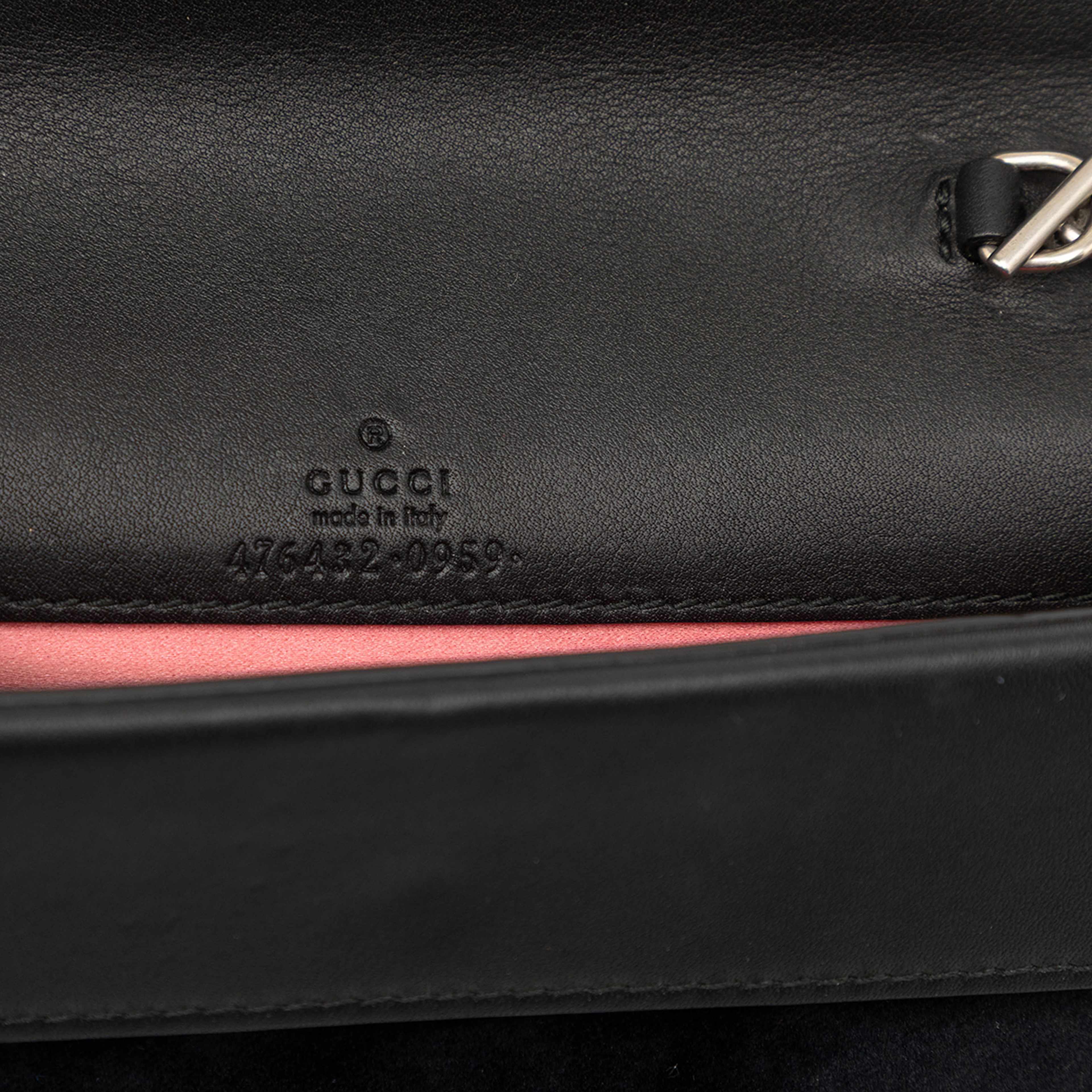 Gucci Mini Crystal Embellished Velvet Dionysus Crossbody, från Luxclusif, i färgen black. Klicka för att öppna bilden i stort format