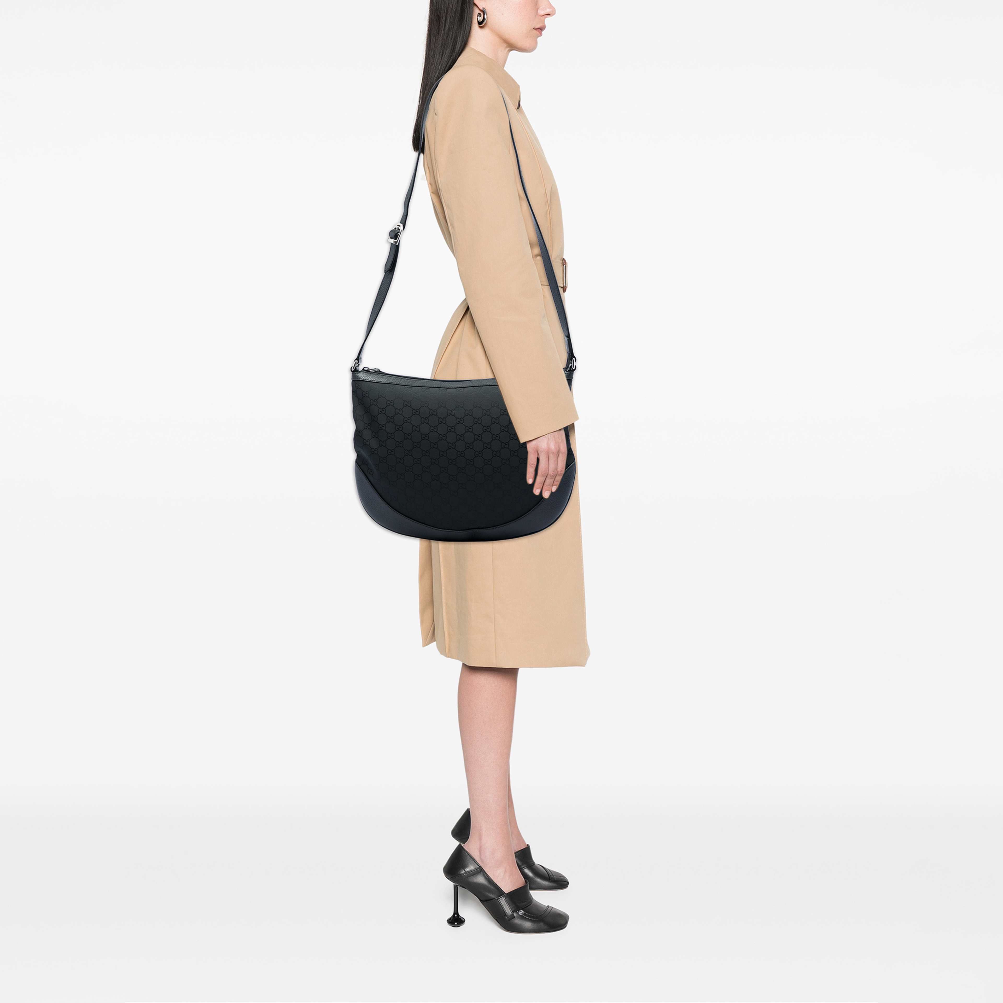 Gucci Gg Nylon Crossbody, från Luxclusif, i färgen svart. Klicka för att öppna bilden i stort format