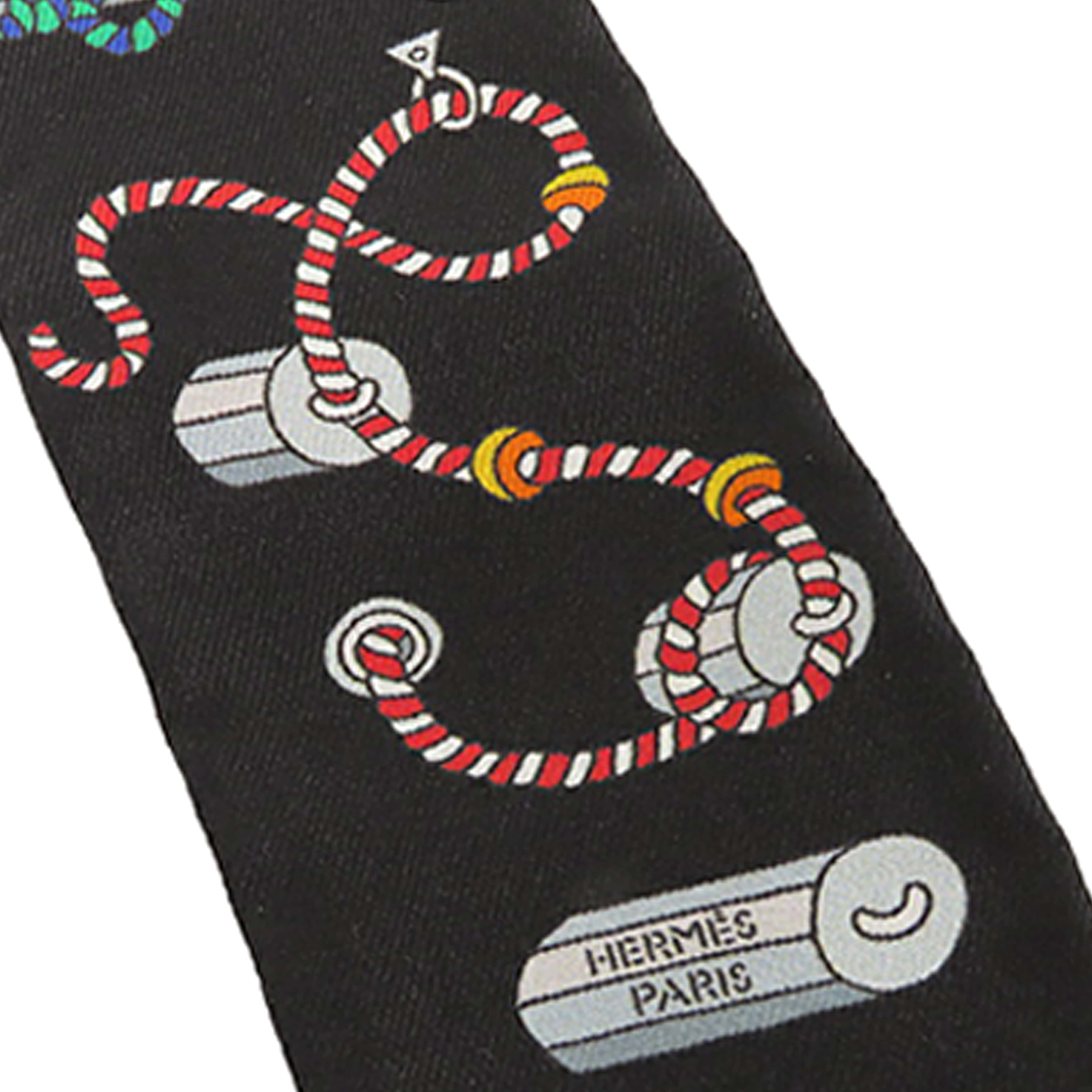 Hermès Cordages Silk Twilly Scarf, från Luxclusif, i färgen black. Klicka för att öppna bilden i stort format