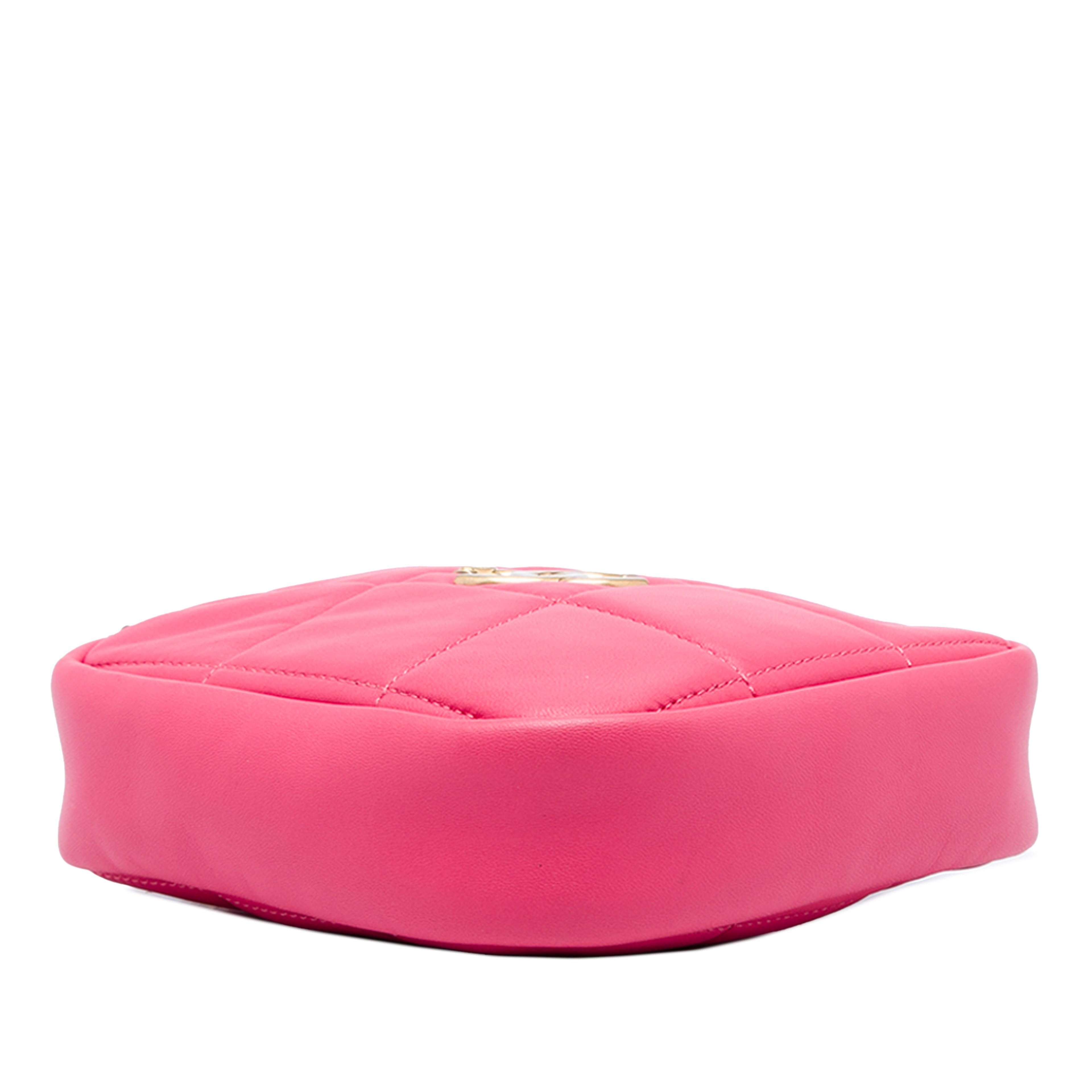 Chanel Cc Quilted Lambskin Diamond Clutch With Chain, från Luxclusif, i färgen rosa. Klicka för att öppna bilden i stort format