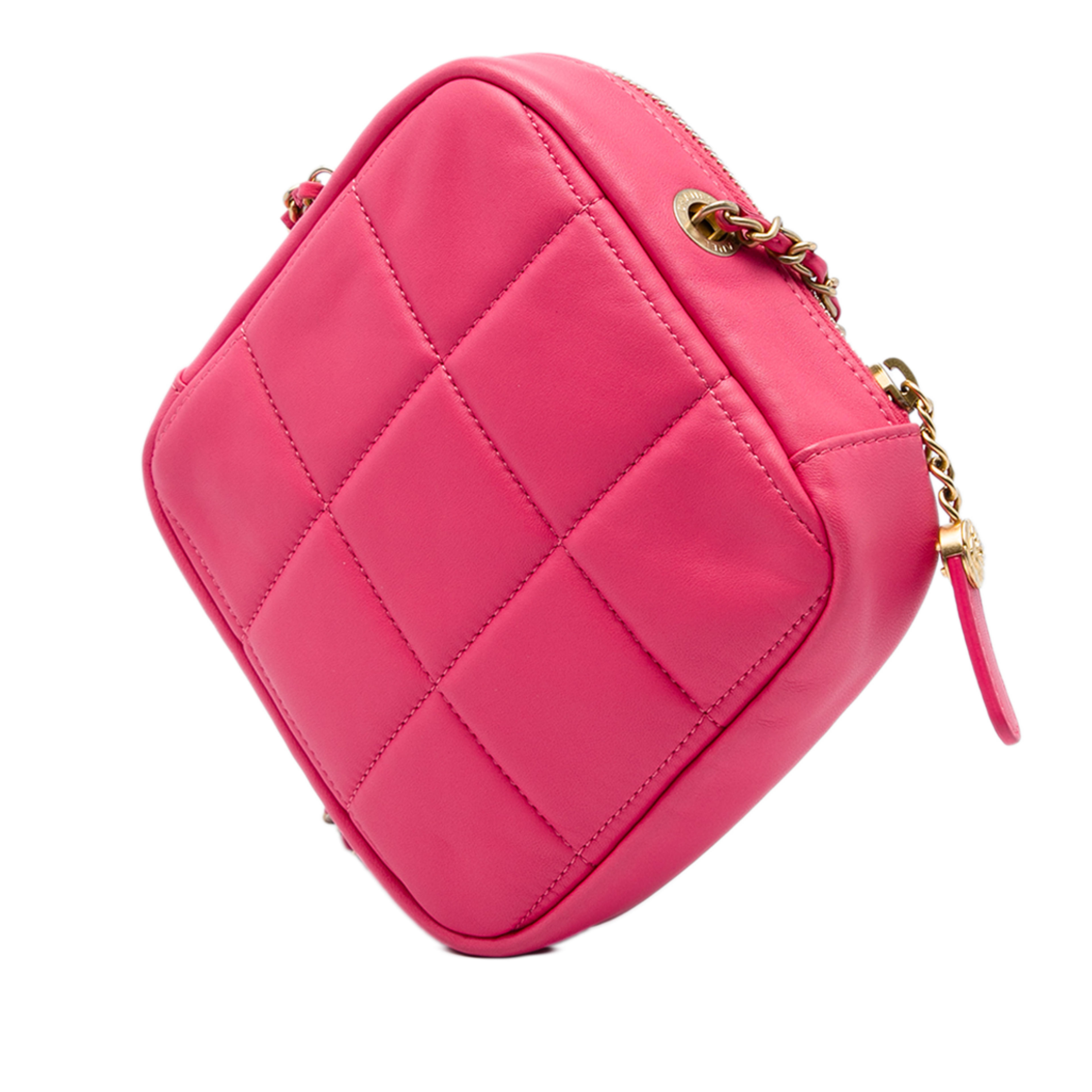 Chanel Cc Quilted Lambskin Diamond Clutch With Chain, från Luxclusif, i färgen rosa. Klicka för att öppna bilden i stort format