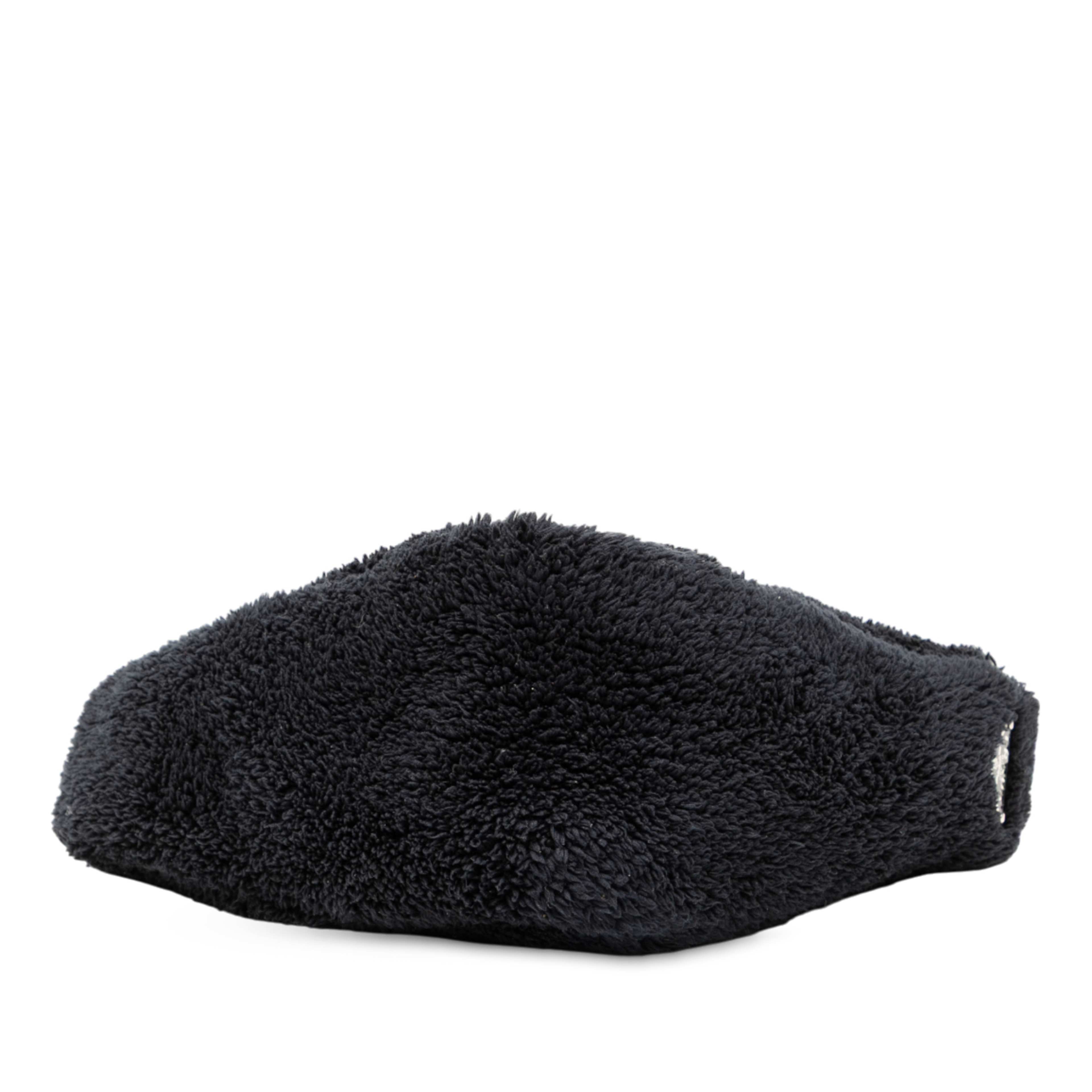 Prada Spugna Terry Cloth Triangle Logo Crossbody, från Luxclusif, i färgen black. Klicka för att öppna bilden i stort format