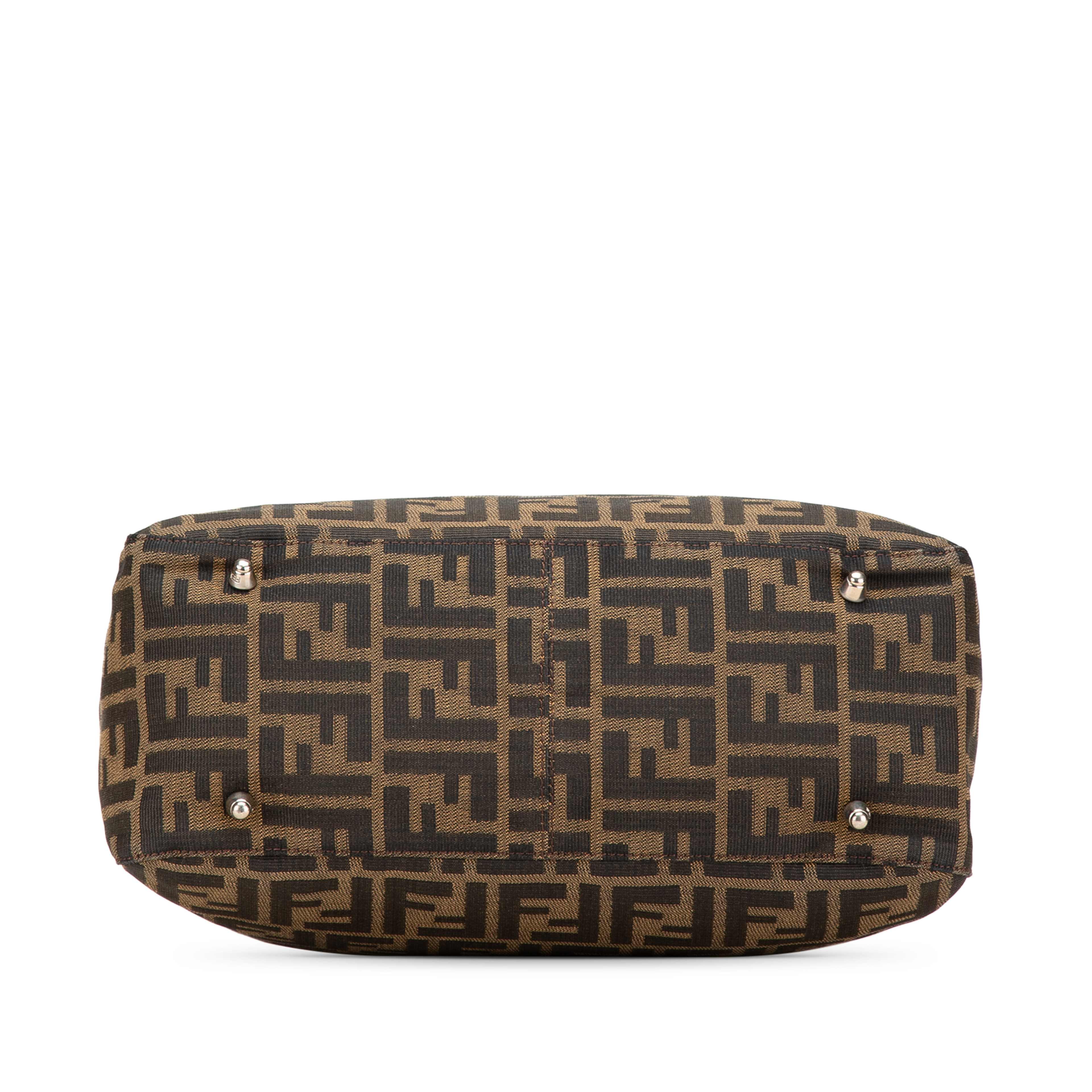 Fendi Small Zucca Canvas Twins Tote, från Luxclusif, i färgen brown. Klicka för att öppna bilden i stort format