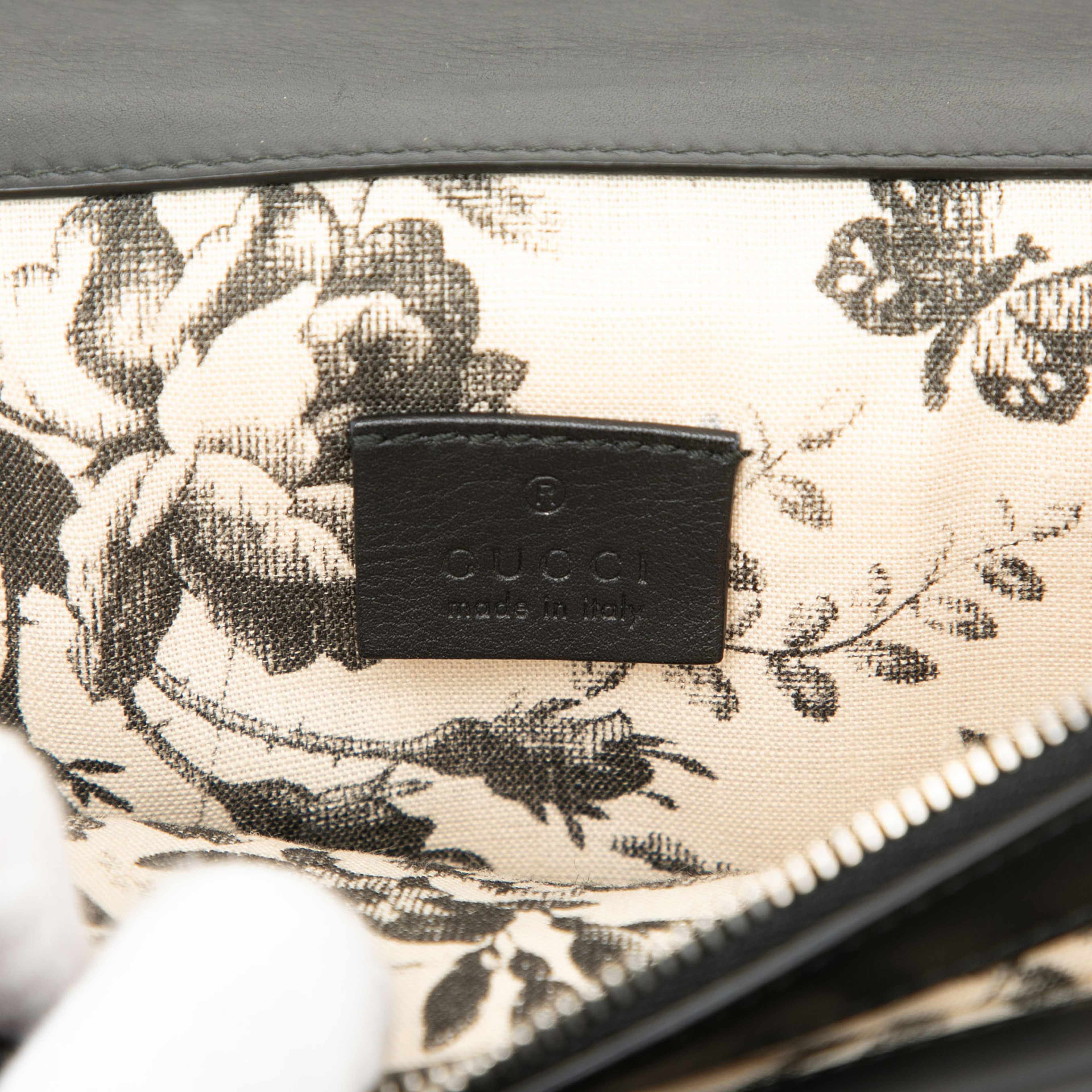 Gucci Medium Leather Dionysus Shoulder Bag, från Luxclusif, i färgen black. Klicka för att öppna bilden i stort format