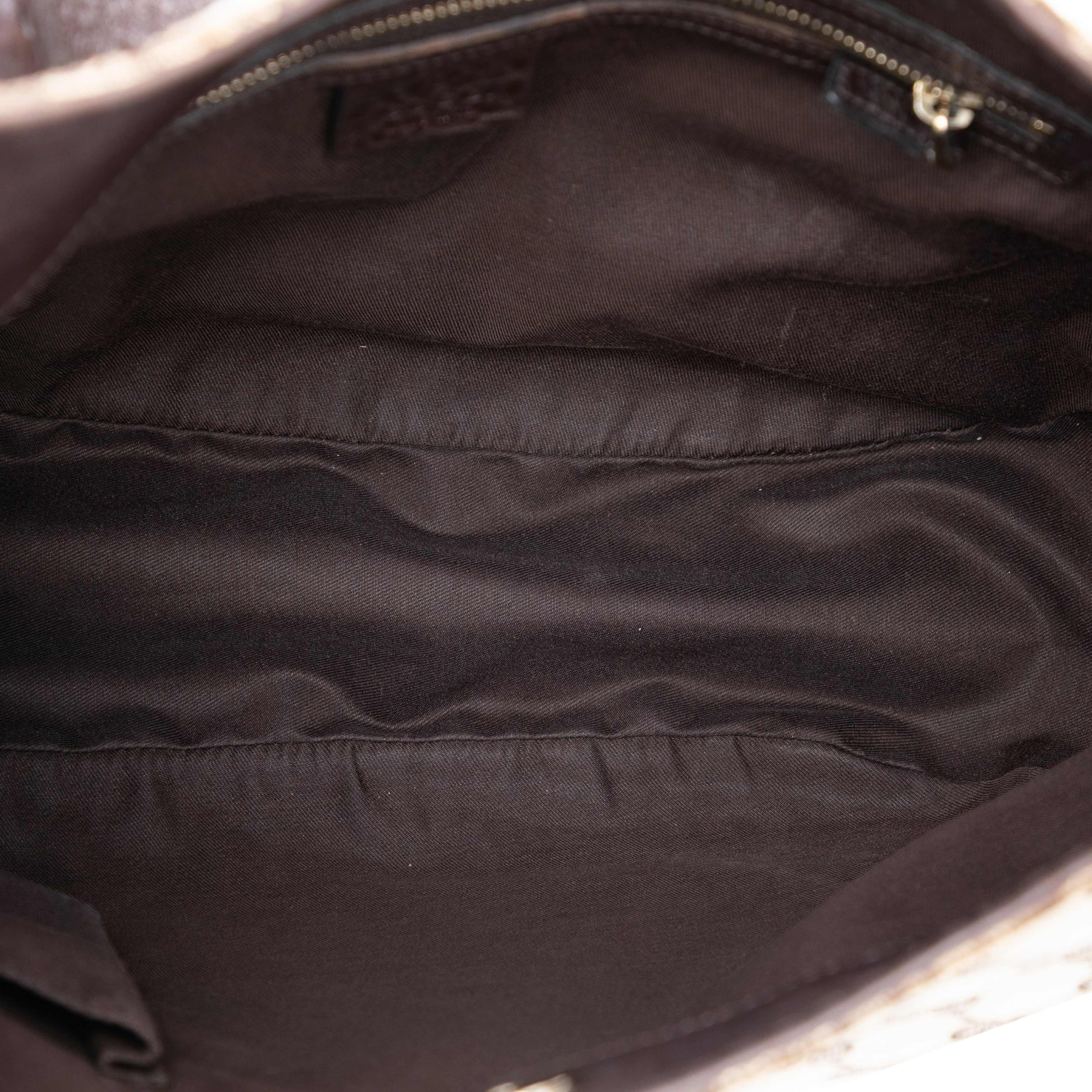 Gucci Gg Canvas Charlotte Crossbody, från Luxclusif, i färgen beige. Klicka för att öppna bilden i stort format