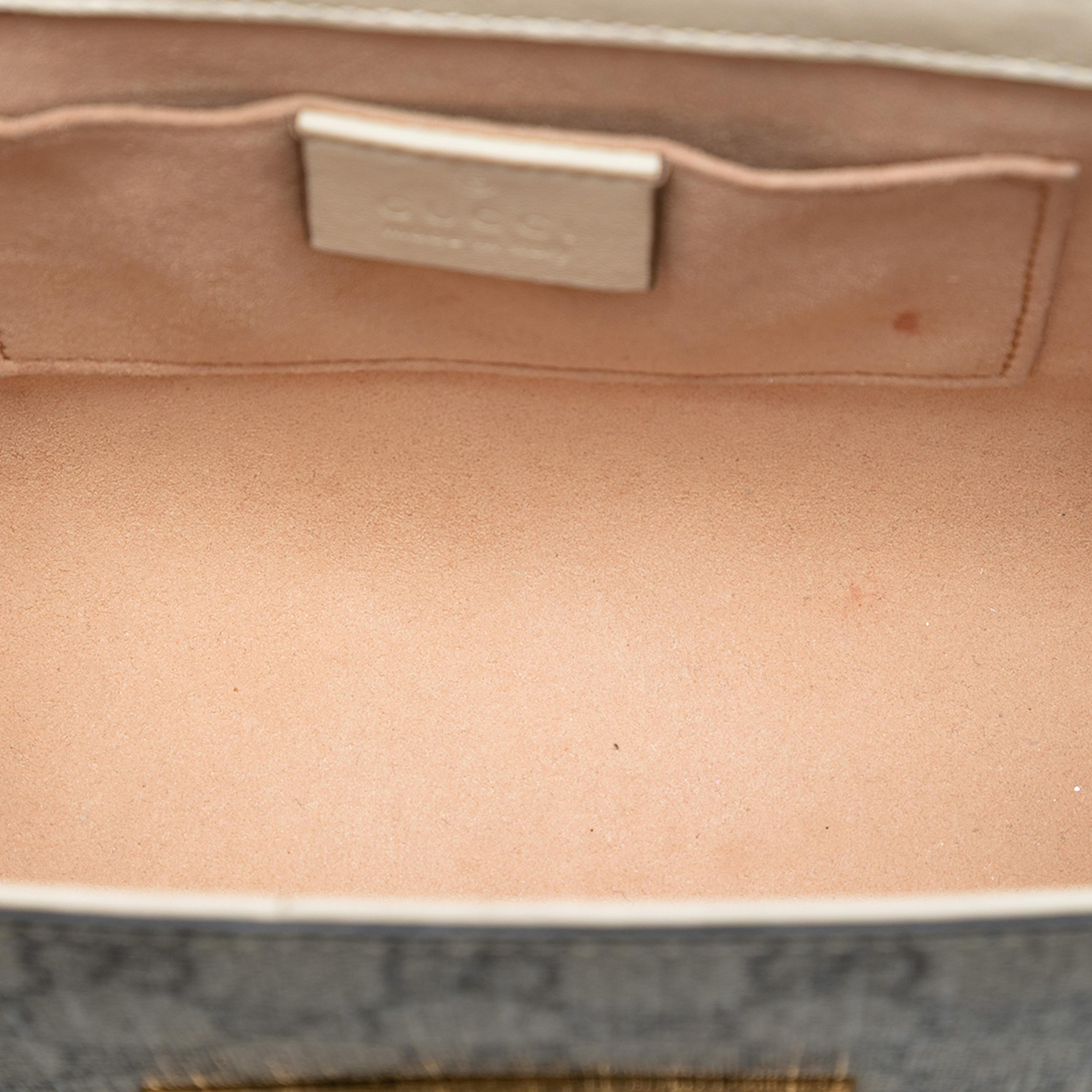 Gucci Small Gg Supreme Padlock Crossbody, från Luxclusif, i färgen beige. Klicka för att öppna bilden i stort format