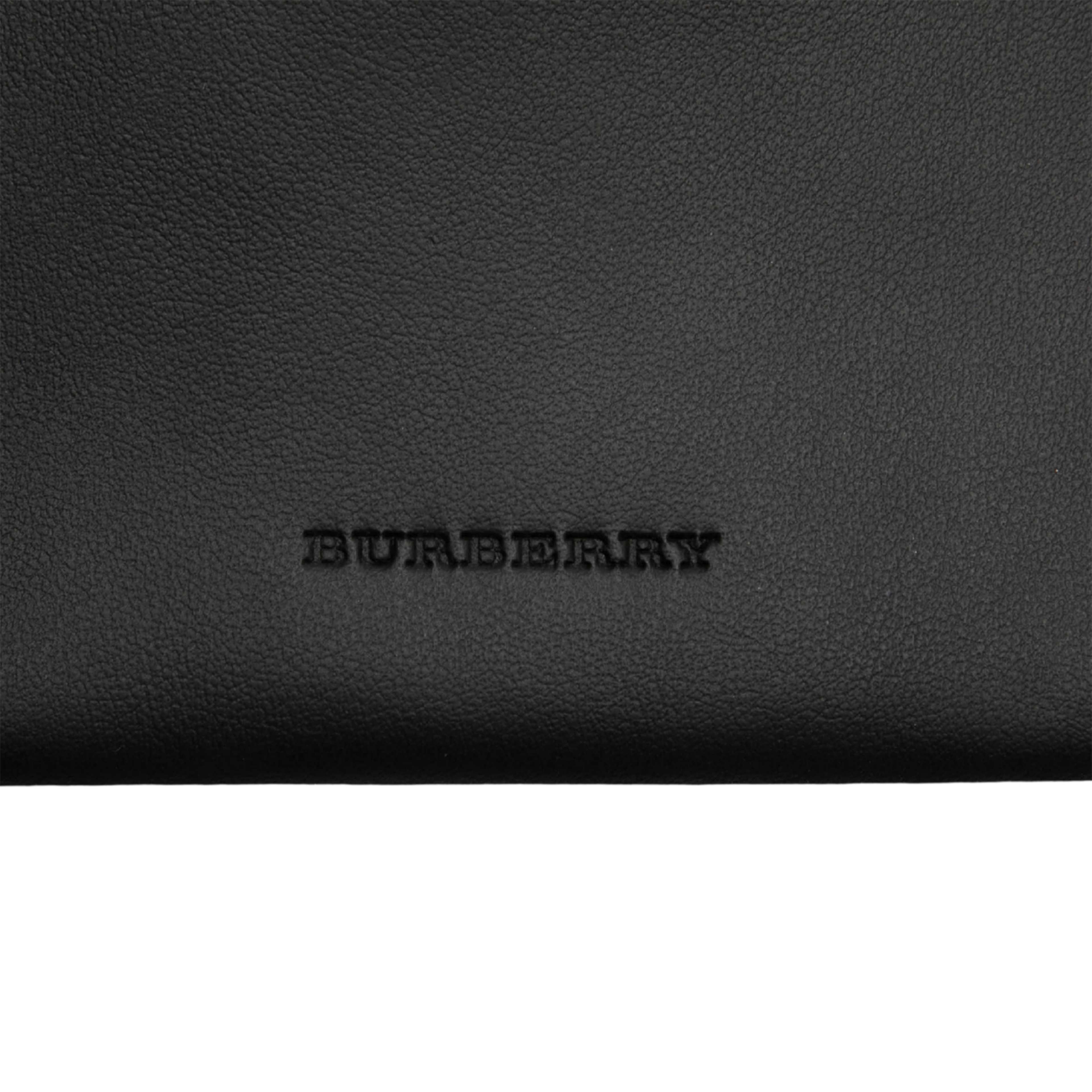 Burberry Leather Belt Bag, från Luxclusif, i färgen svart. Klicka för att öppna bilden i stort format