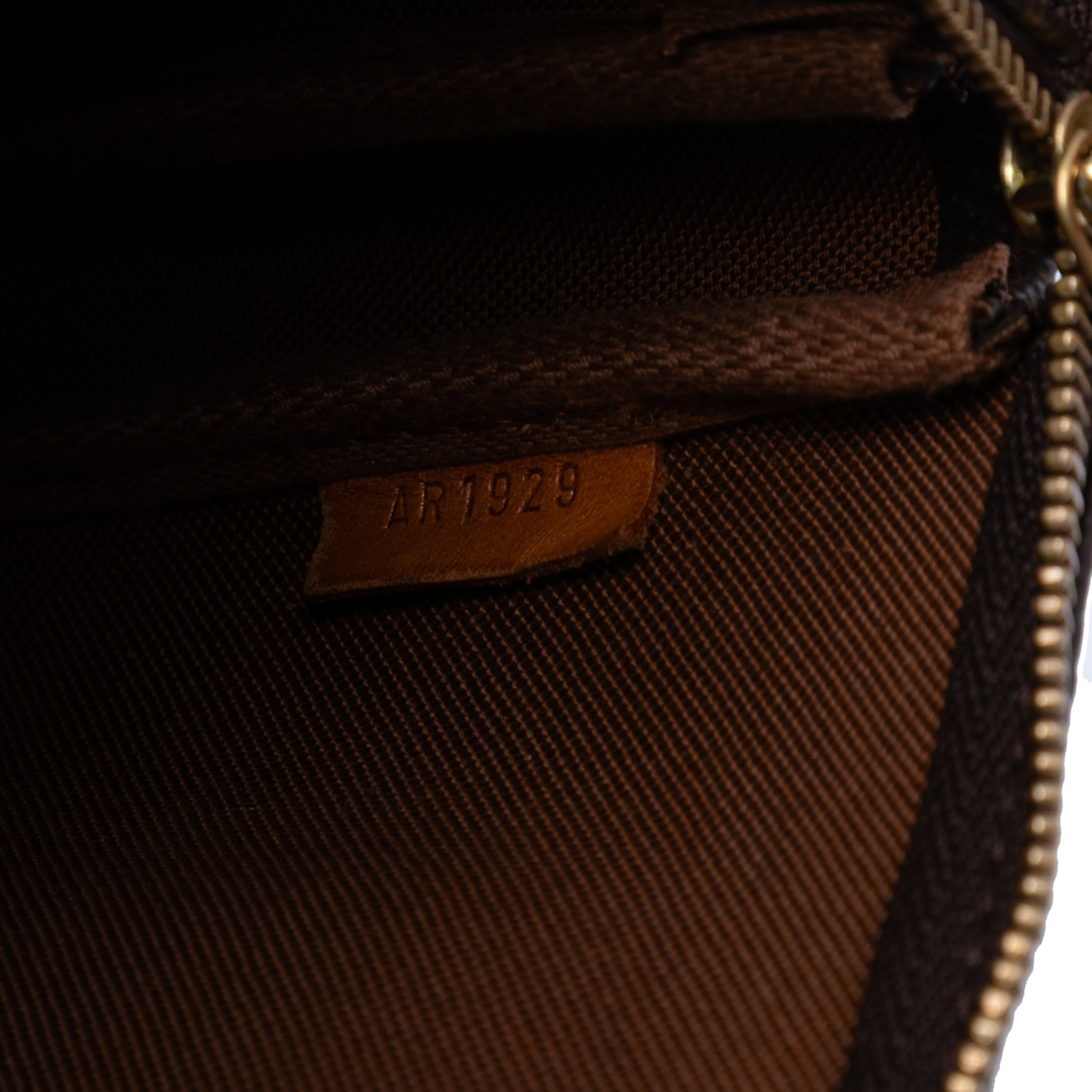 Louis Vuitton Monogram Pochette Accessoires, från Luxclusif, i färgen brown. Klicka för att öppna bilden i stort format