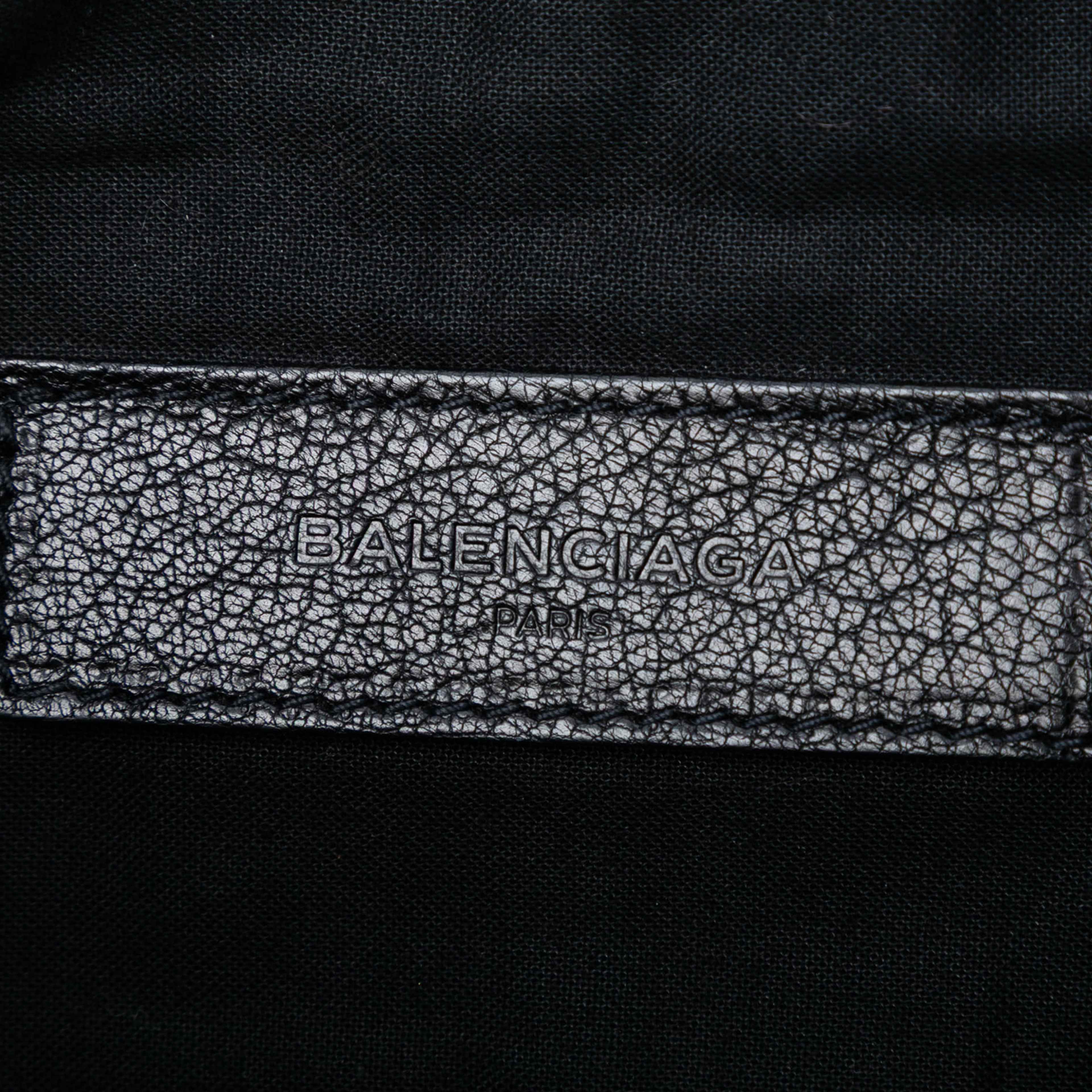 Balenciaga Lambskin Motocross Classic Clip M Clutch, från Luxclusif, i färgen black. Klicka för att öppna bilden i stort format