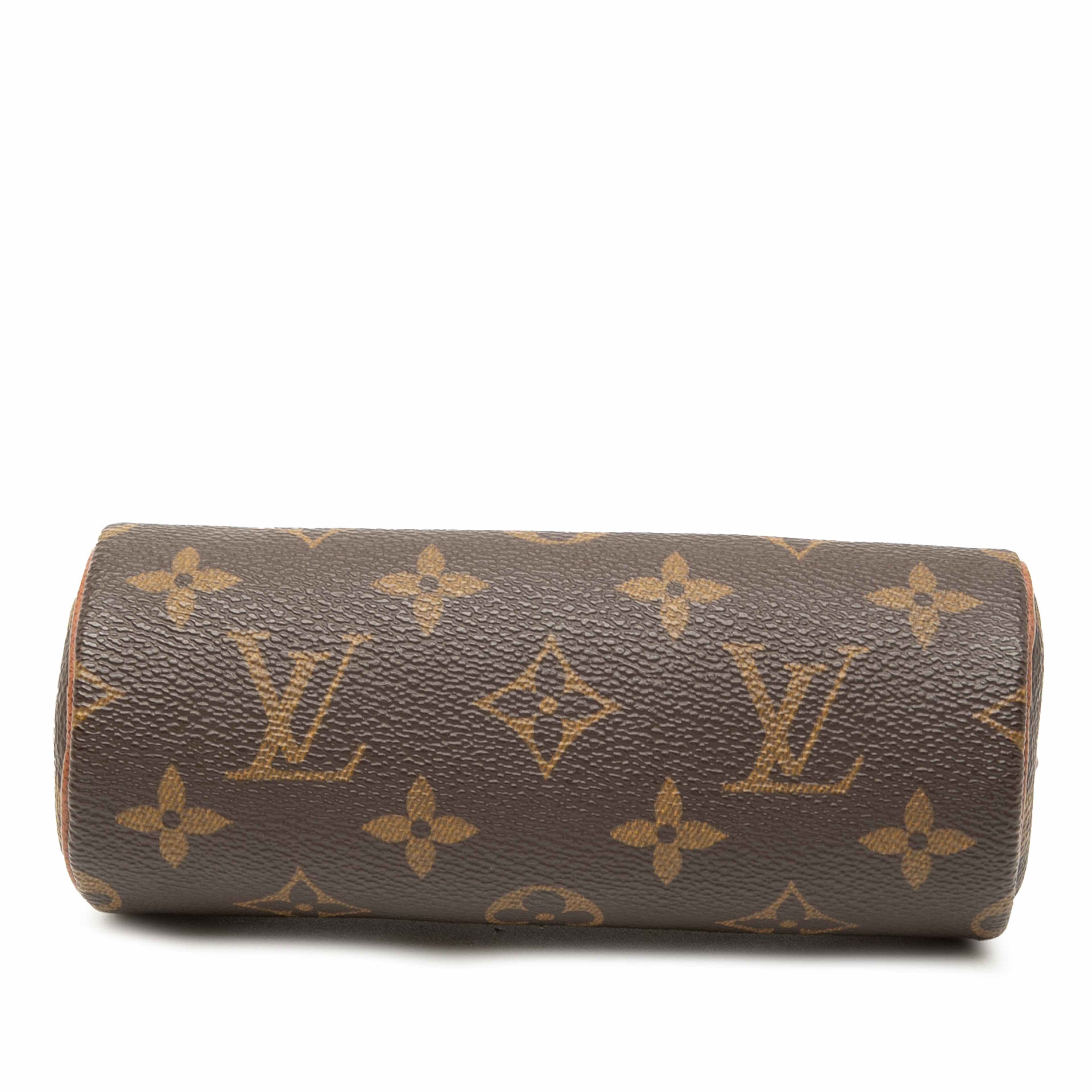 Louis Vuitton Monogram Papillon Pochette, från Luxclusif, i färgen brown. Klicka för att öppna bilden i stort format