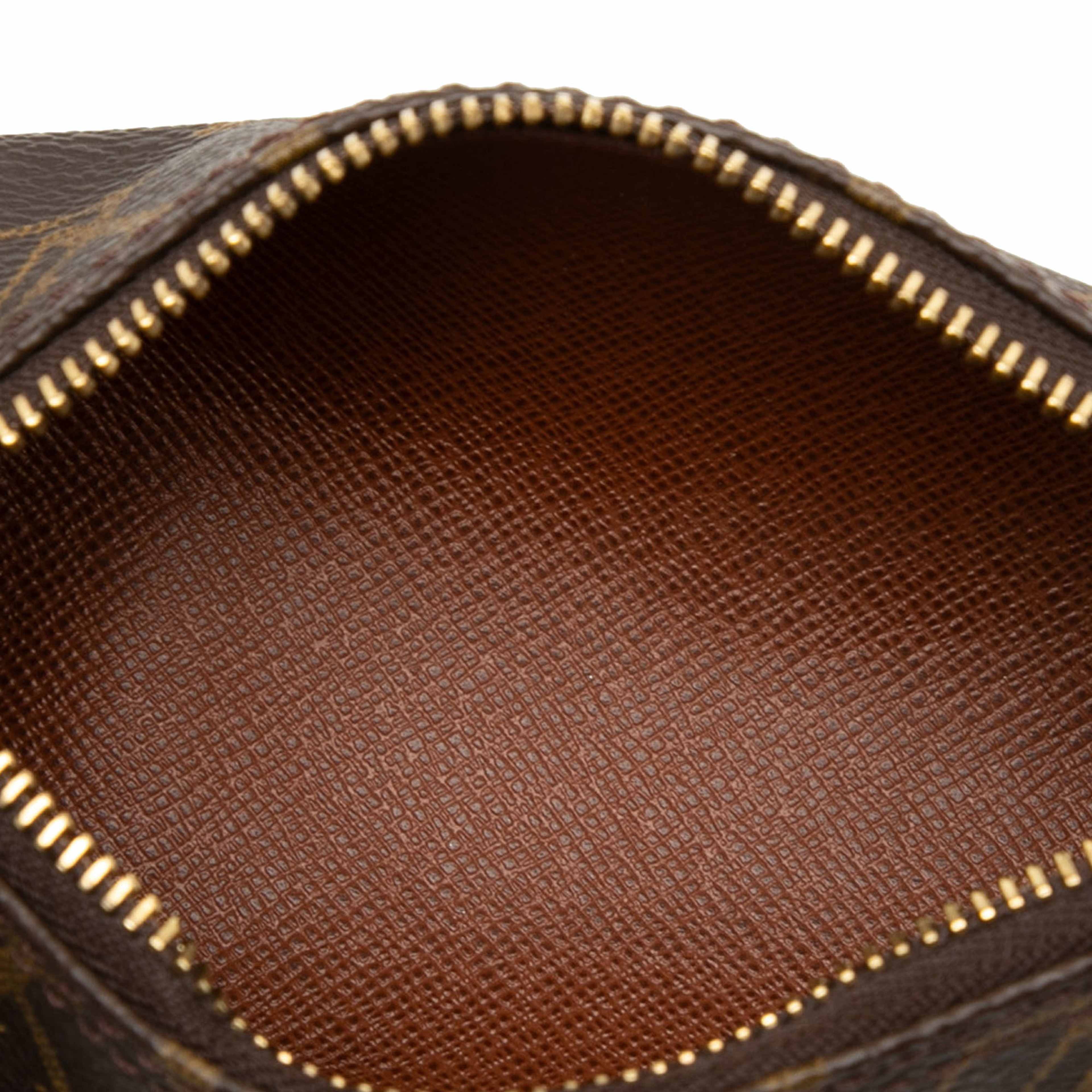 Louis Vuitton Monogram Papillon Pochette, från Luxclusif, i färgen brown. Klicka för att öppna bilden i stort format