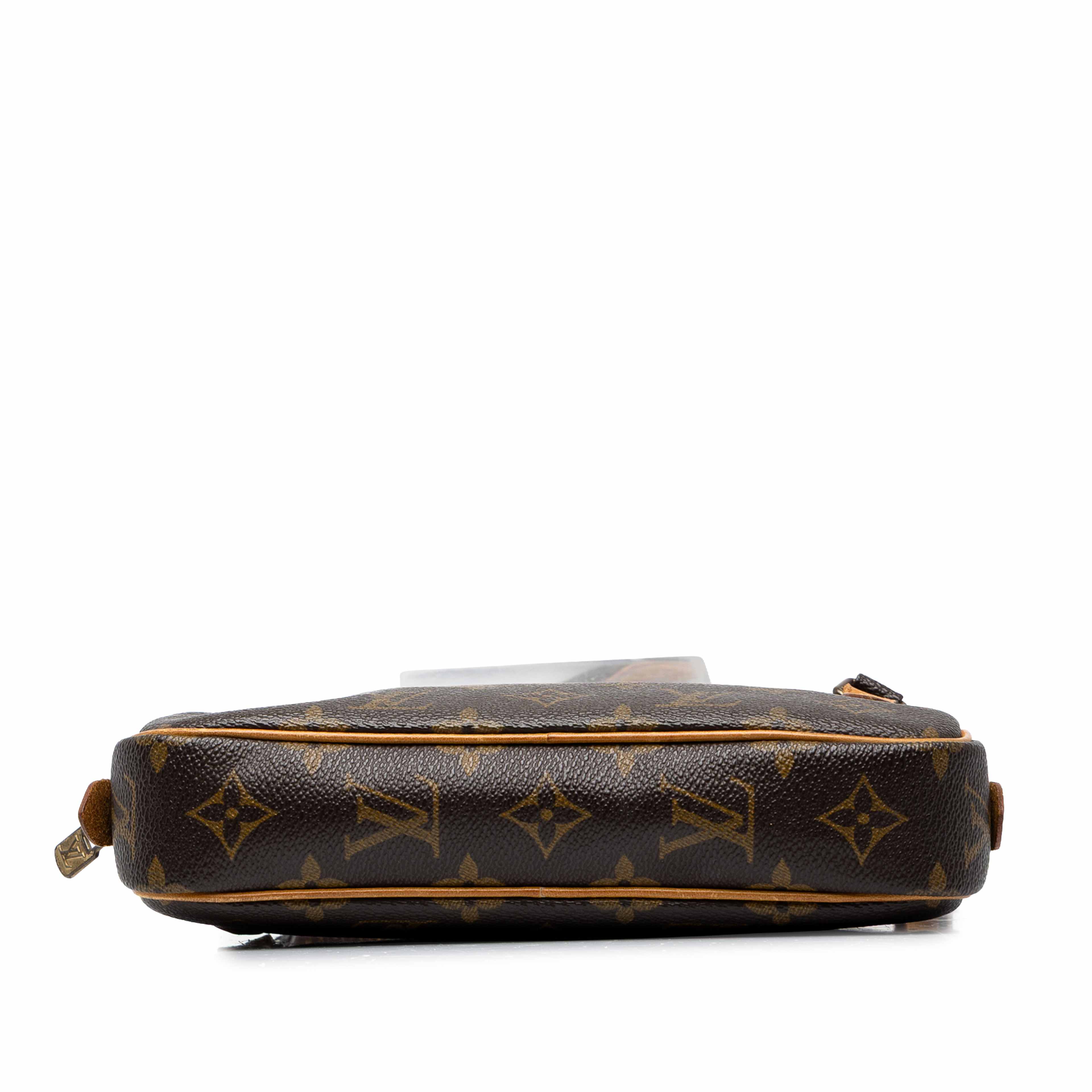Louis Vuitton Monogram Pochette Marly Bandouliere, från Luxclusif, i färgen brun. Klicka för att öppna bilden i stort format