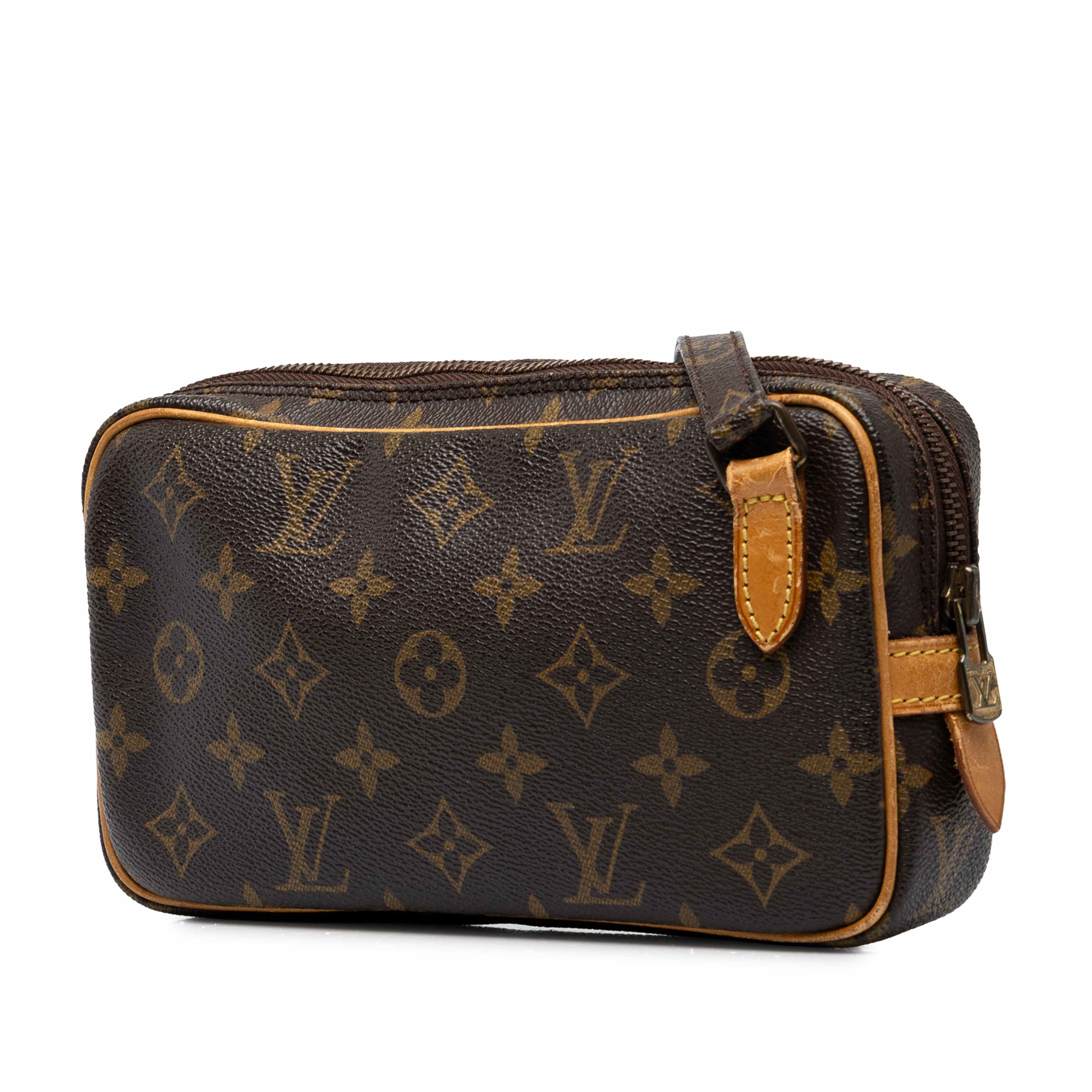 Louis Vuitton Monogram Pochette Marly Bandouliere, från Luxclusif, i färgen brun. Klicka för att öppna bilden i stort format