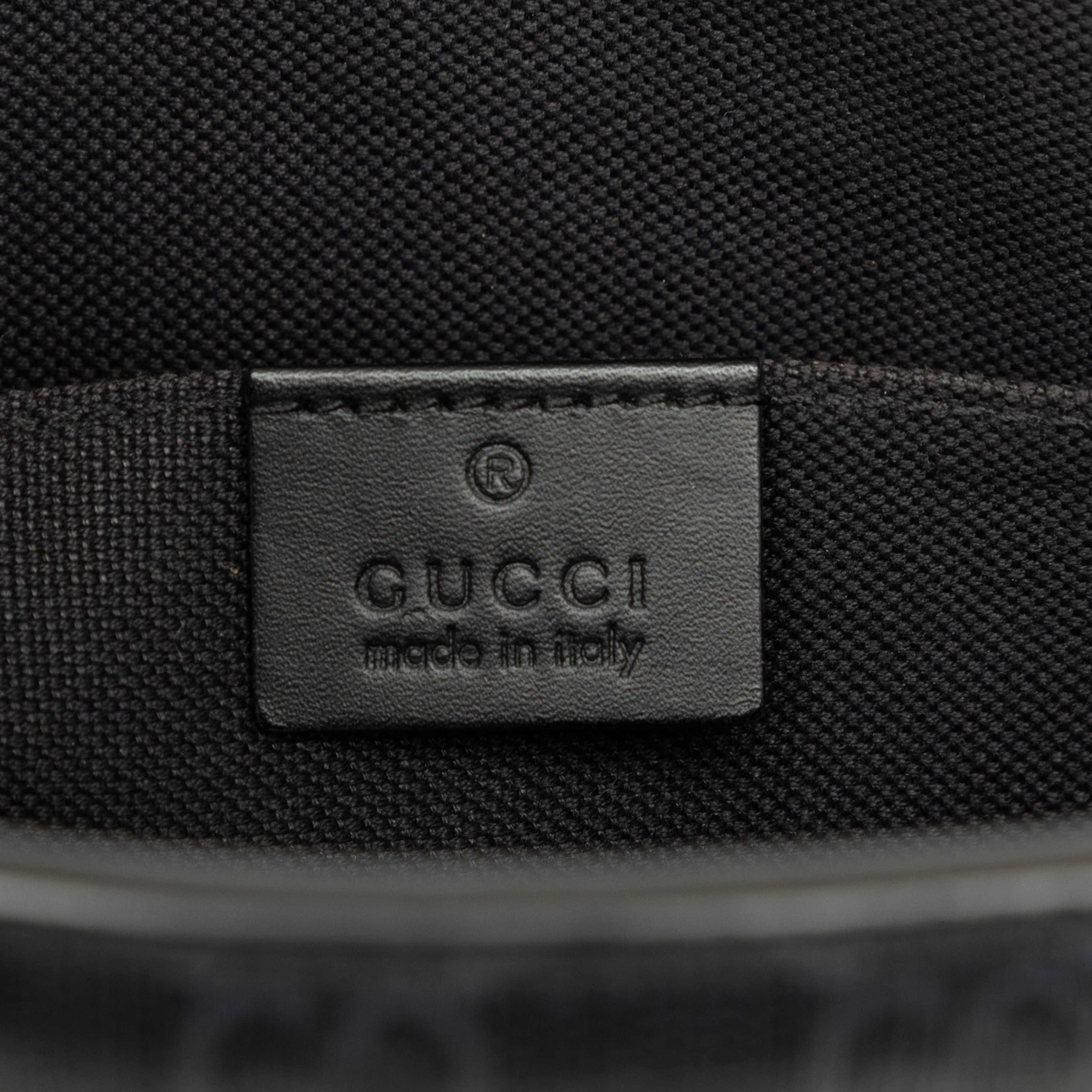 Gucci Gg Supreme Web Clutch, från Luxclusif, i färgen svart. Klicka för att öppna bilden i stort format