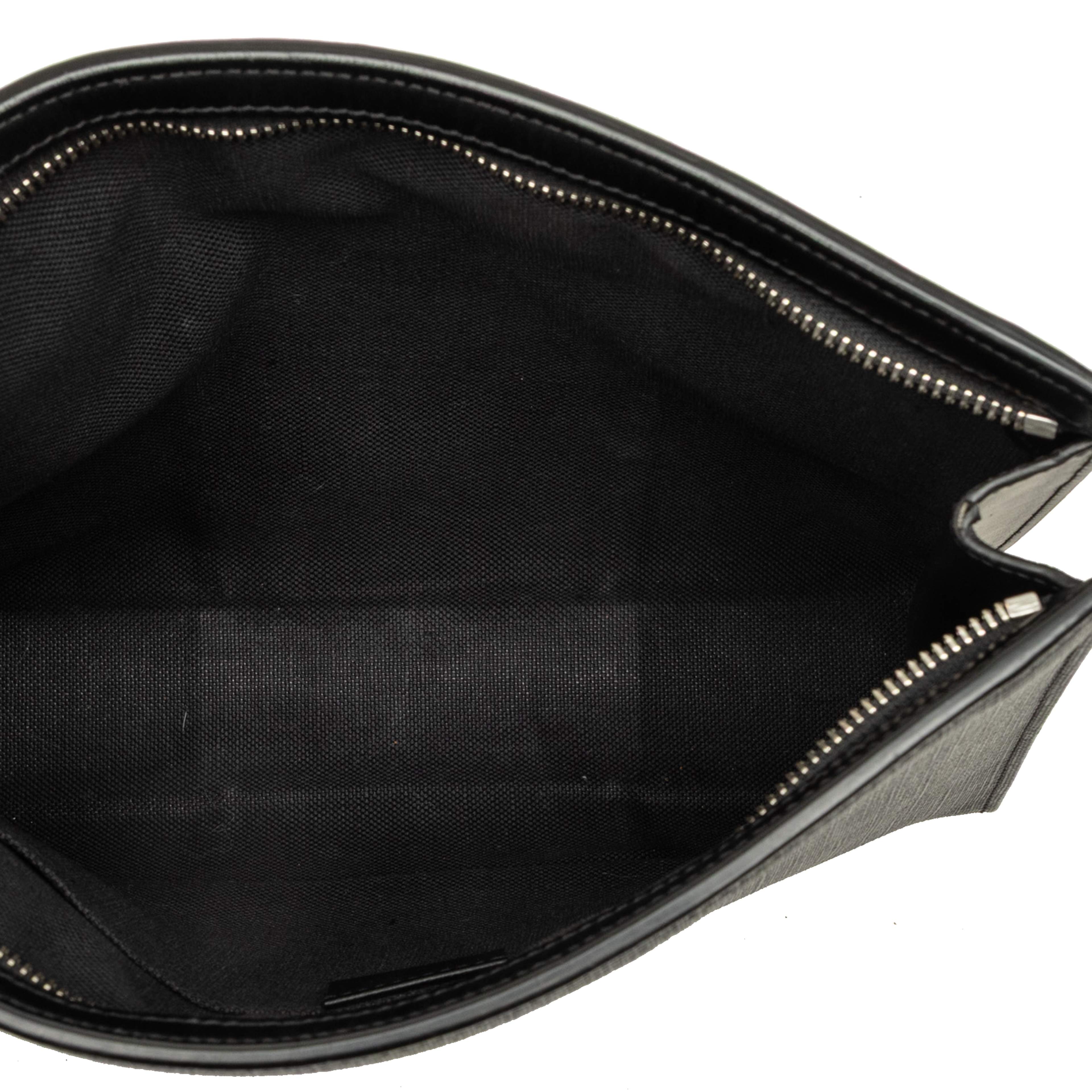 Gucci Gg Supreme Web Clutch, från Luxclusif, i färgen svart. Klicka för att öppna bilden i stort format