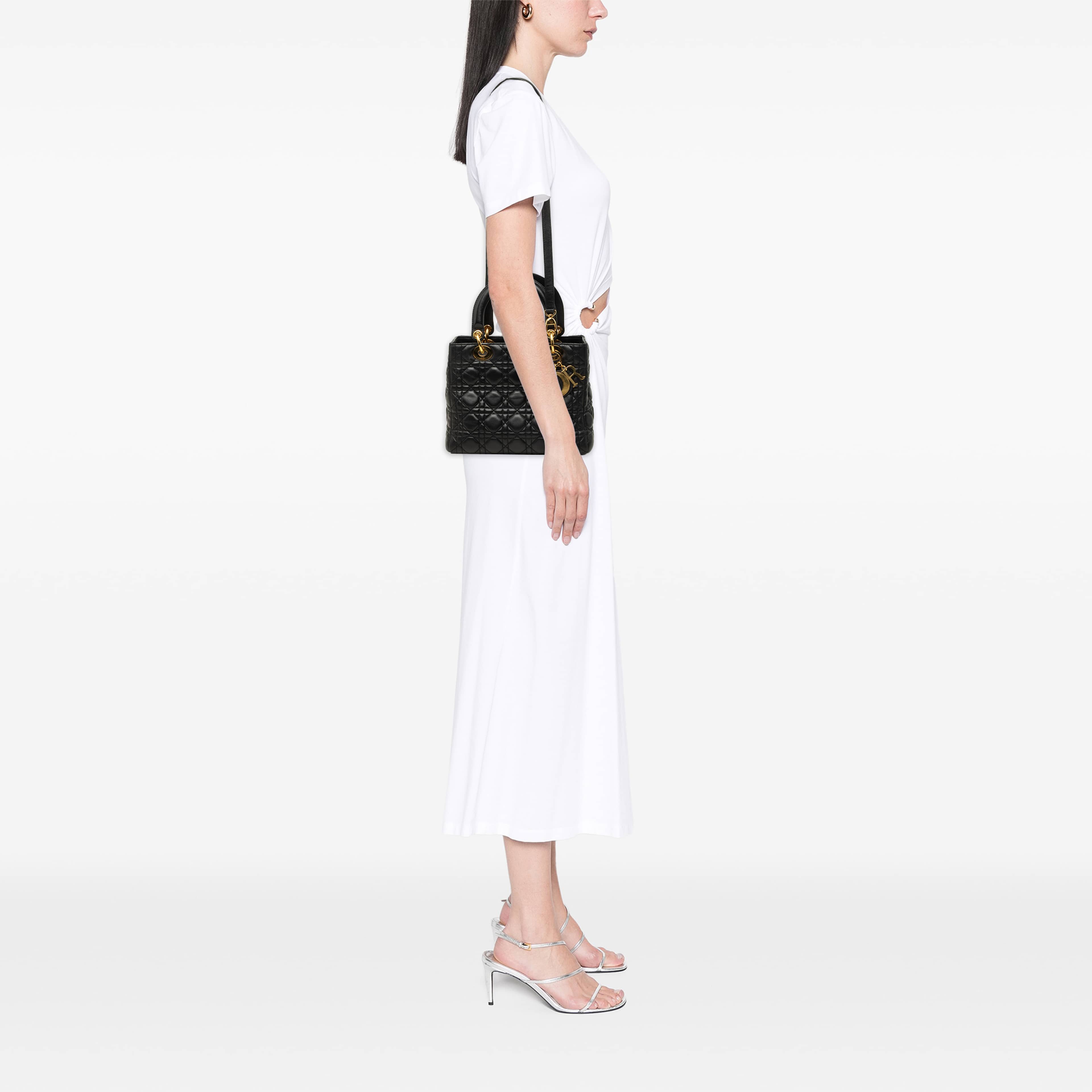 Dior Medium Lambskin Cannage Lady Dior, från Luxclusif, i färgen svart. Klicka för att öppna bilden i stort format