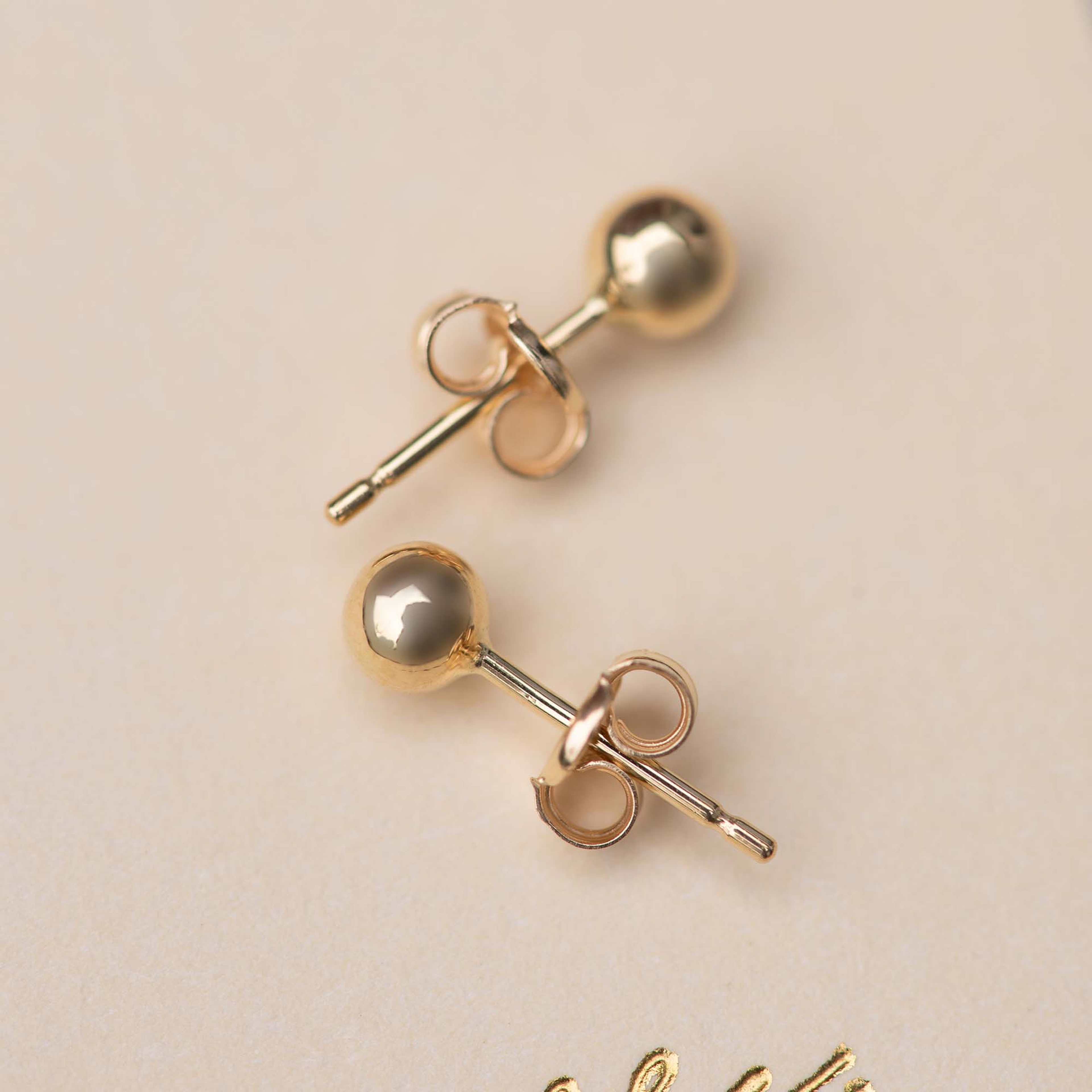 Isabel Bernard 14 Karat Gold Ear Stud, från Isabel Bernard.