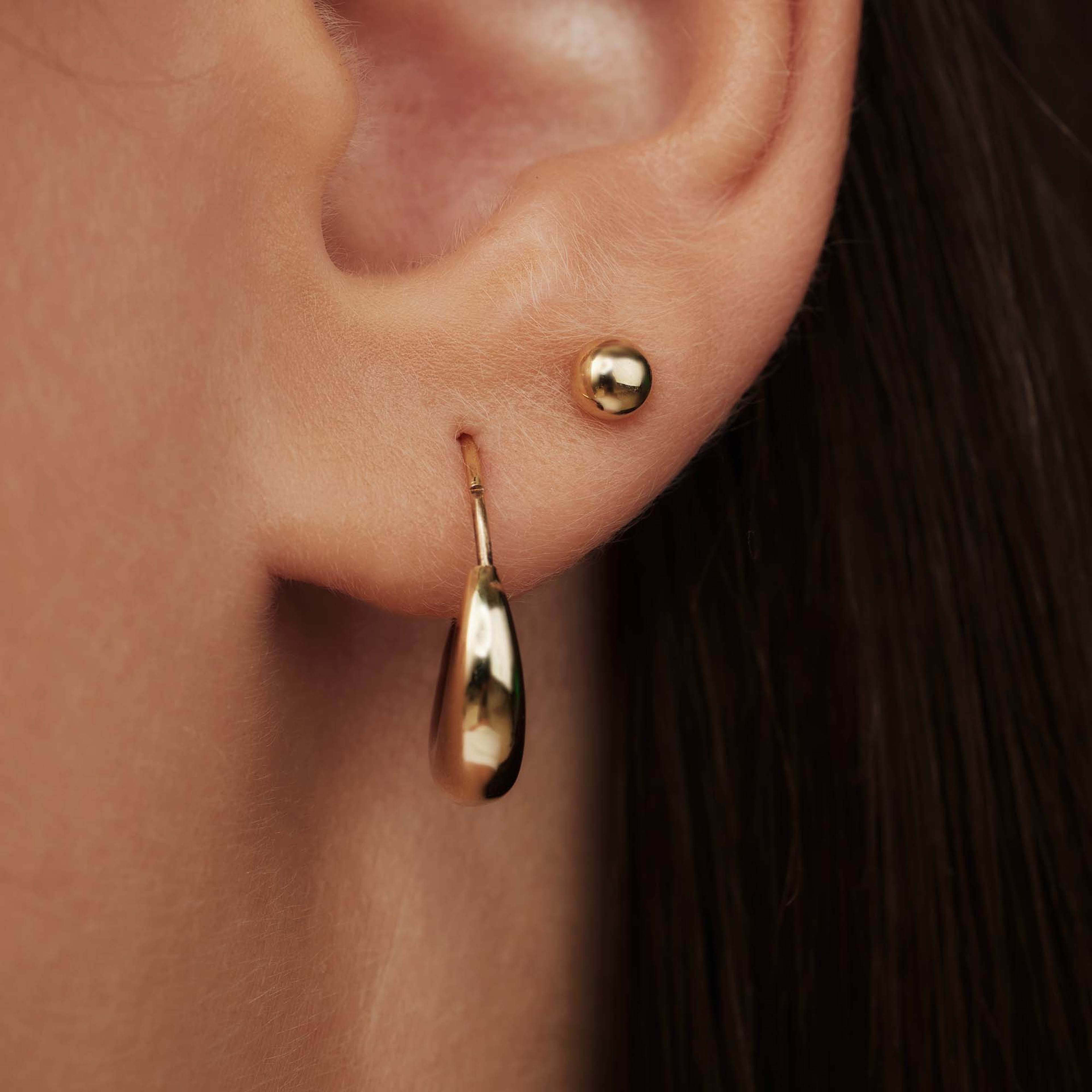 Isabel Bernard 14 Karat Gold Ear Stud, från Isabel Bernard.