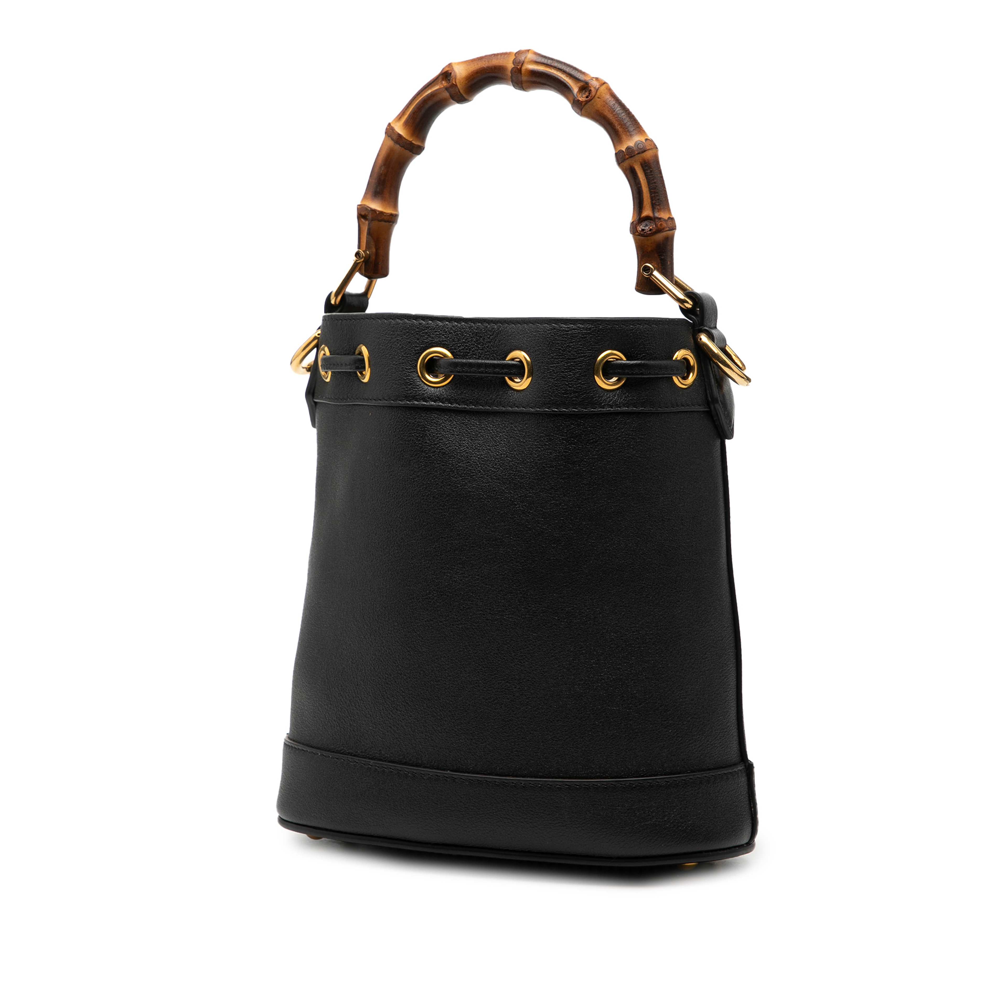 Gucci Mini Calfskin Bamboo Diana Bucket Bag, från Luxclusif, i färgen black. Klicka för att öppna bilden i stort format
