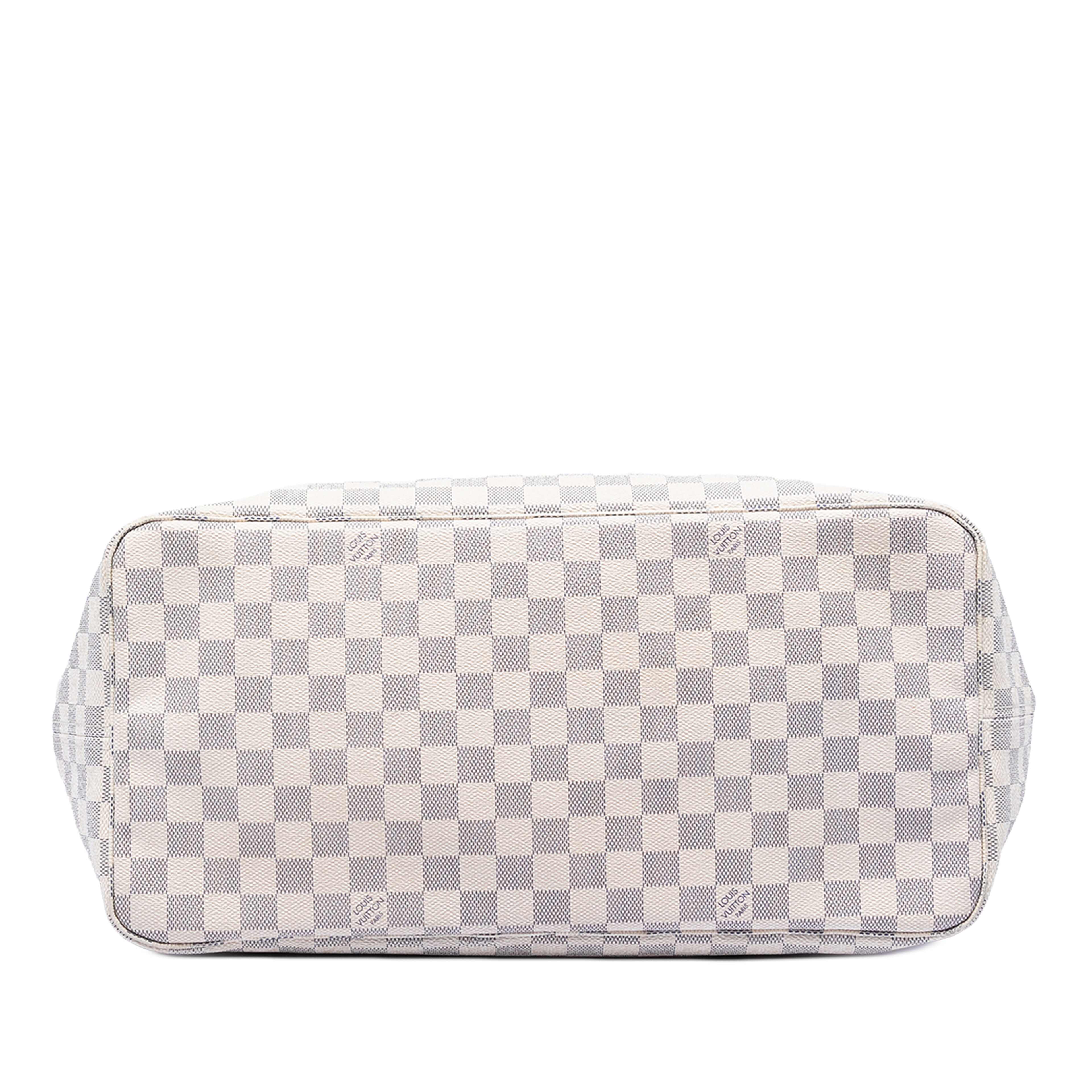 Louis Vuitton Damier Azur Neverfull Gm, från Luxclusif, i färgen vit. Klicka för att öppna bilden i stort format