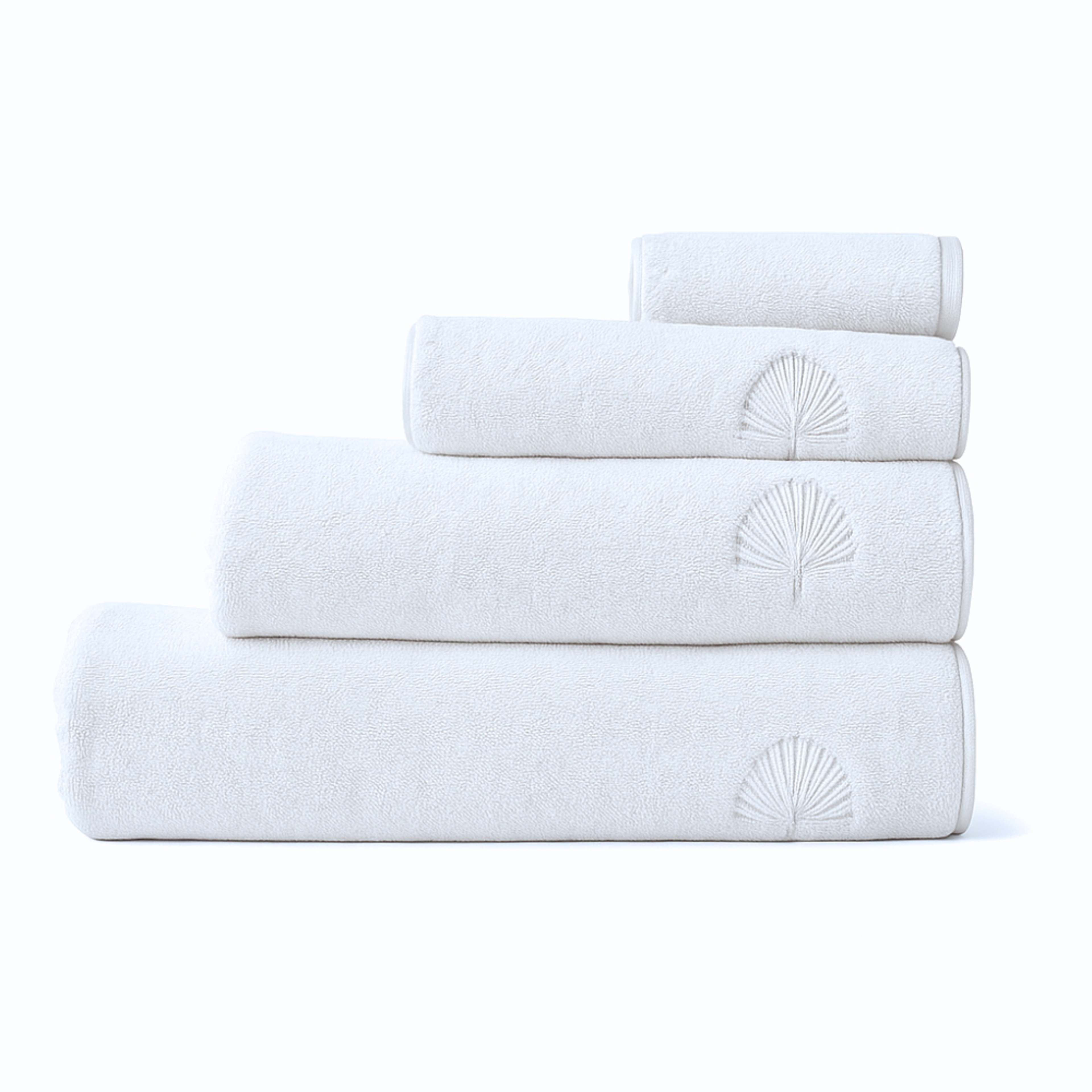 Fluffy Habits - Duschhandduk 70x140cm, från Home of ESS, i färgen white. Klicka för att öppna bilden i stort format