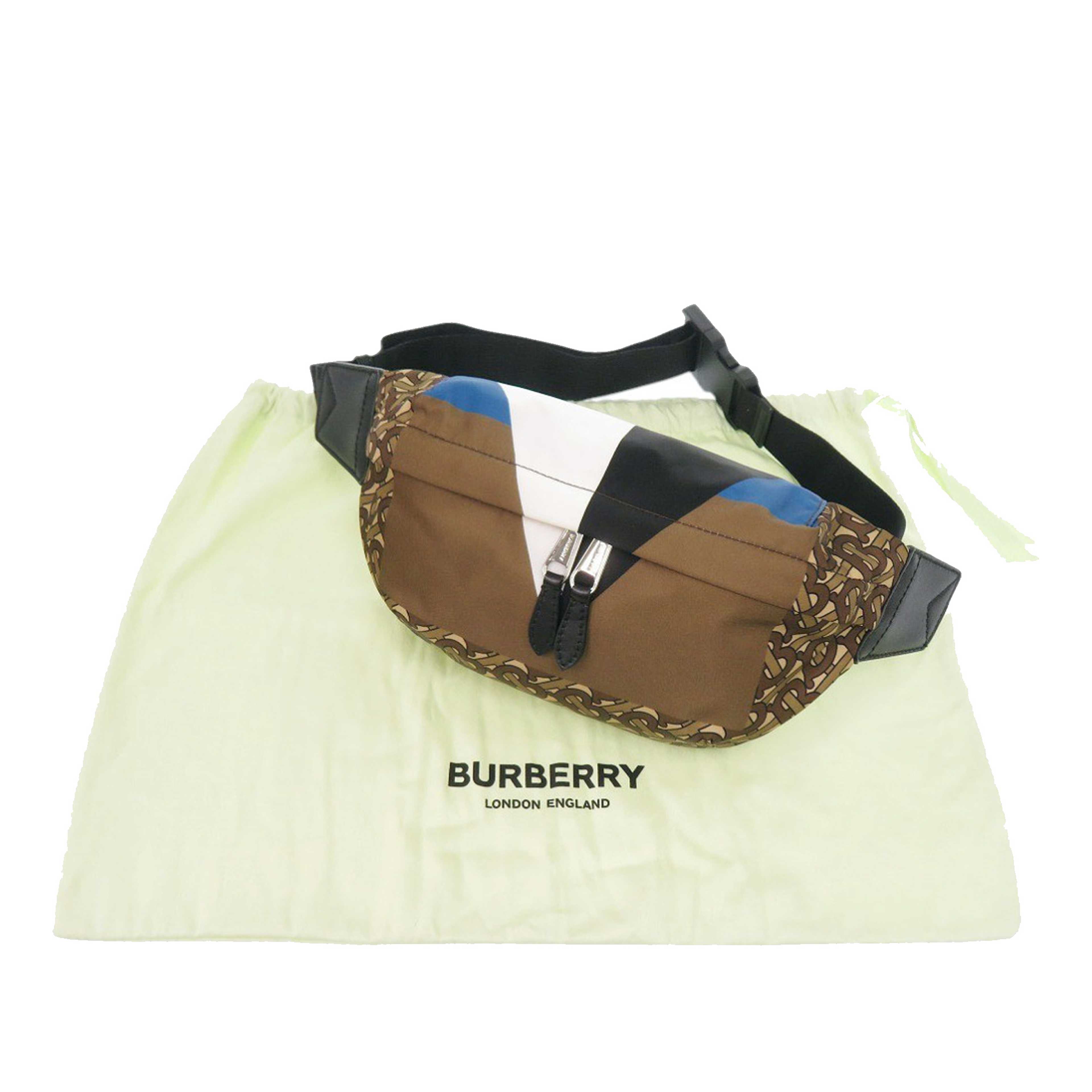 Burberry Tb Monogram Nylon Sonny Belt Bag, från Luxclusif, i färgen brun. Klicka för att öppna bilden i stort format