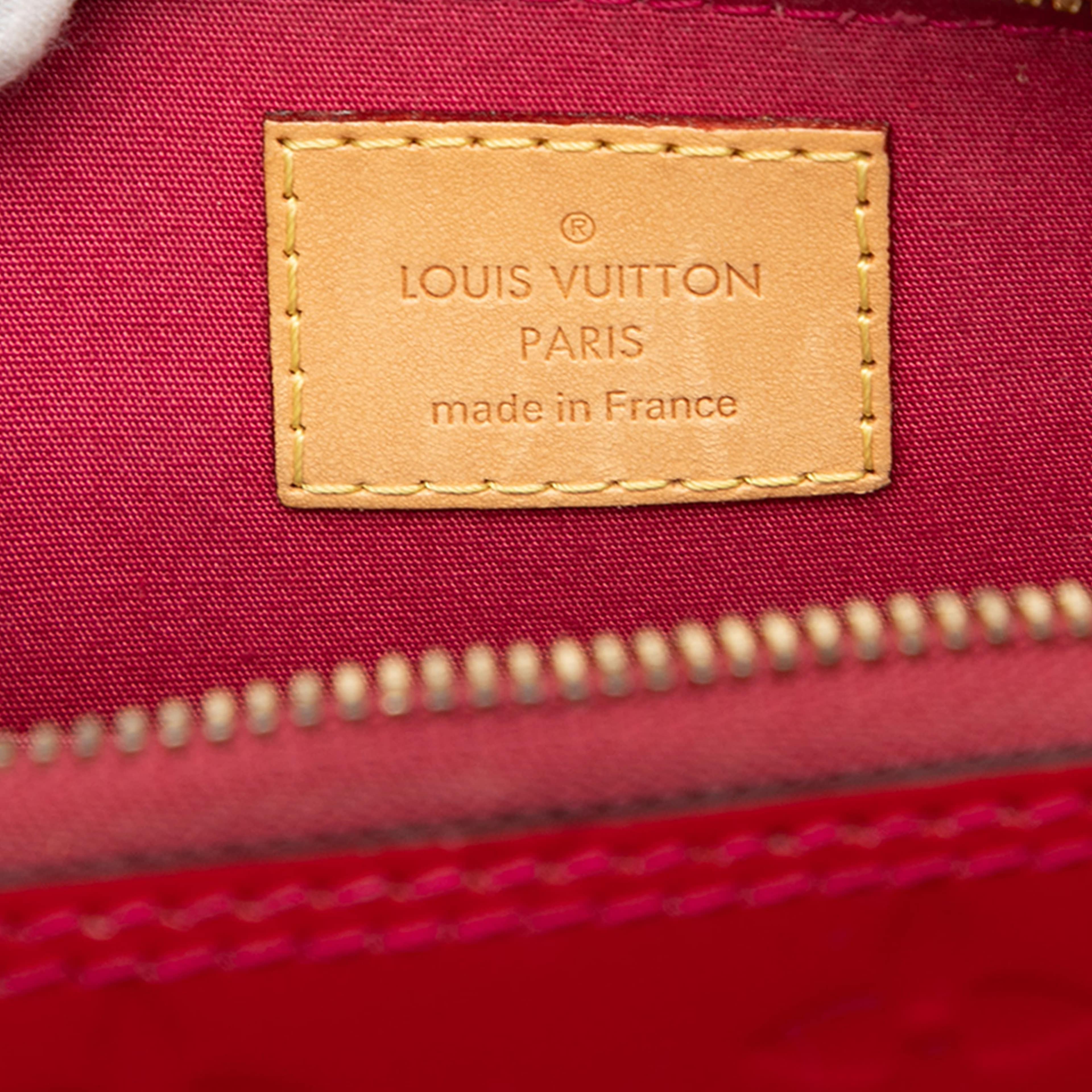 Louis Vuitton Monogram Vernis Alma Bb, från Luxclusif, i färgen red. Klicka för att öppna bilden i stort format