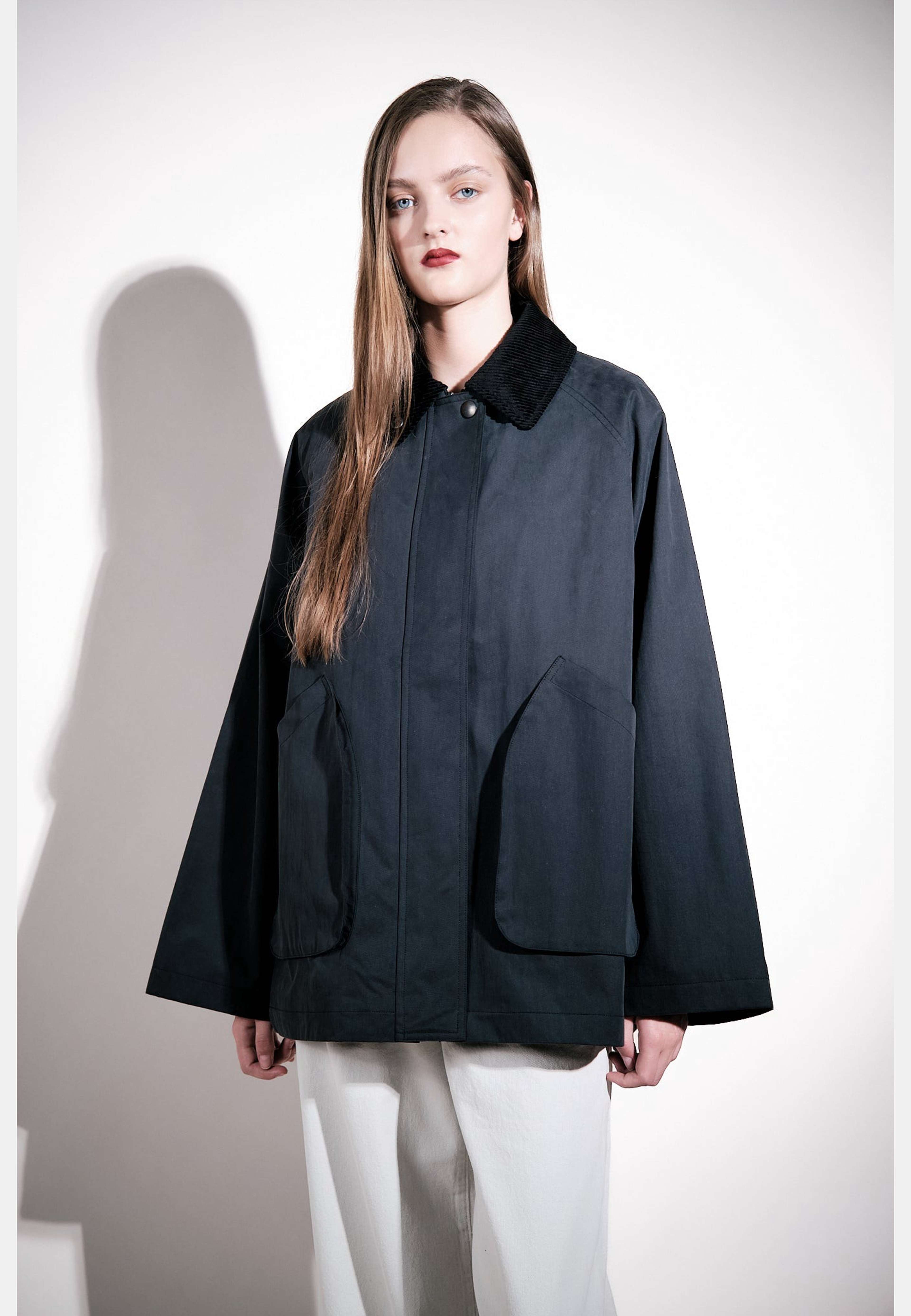 Davonna Spring Black, från Brixtol Textiles, i färgen spring black. Klicka för att öppna bilden i stort format
