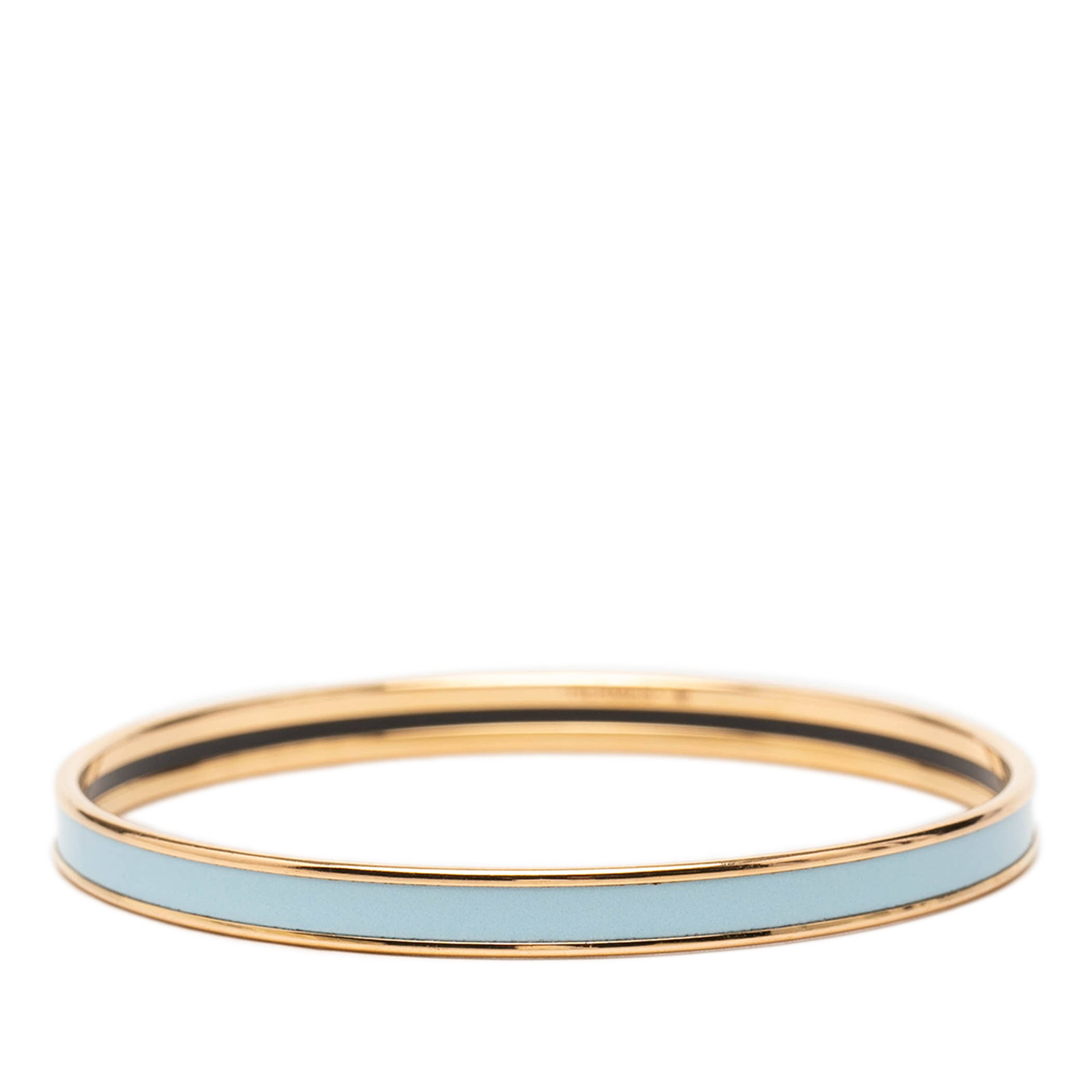 Hermès Extra Narrow Enamel Uni Bangle 62, från Luxclusif, i färgen light blue. Klicka för att öppna bilden i stort format